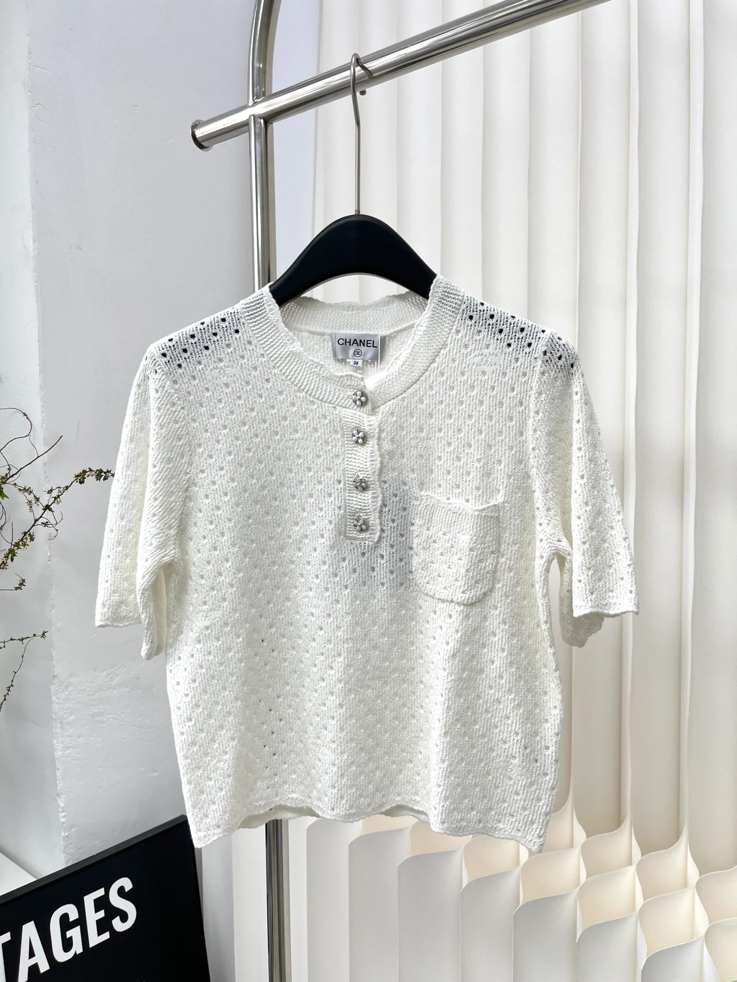 Вязаный топ Chanel 2403 из специальной пряжи с короткими рукавами - белый