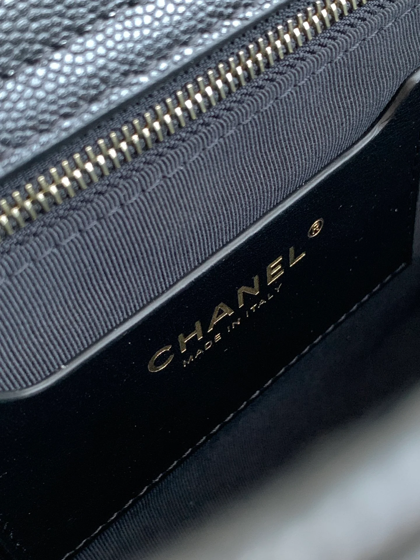 Сумка-тоут Chanel Two-in-One Letter Tote Bag - черная