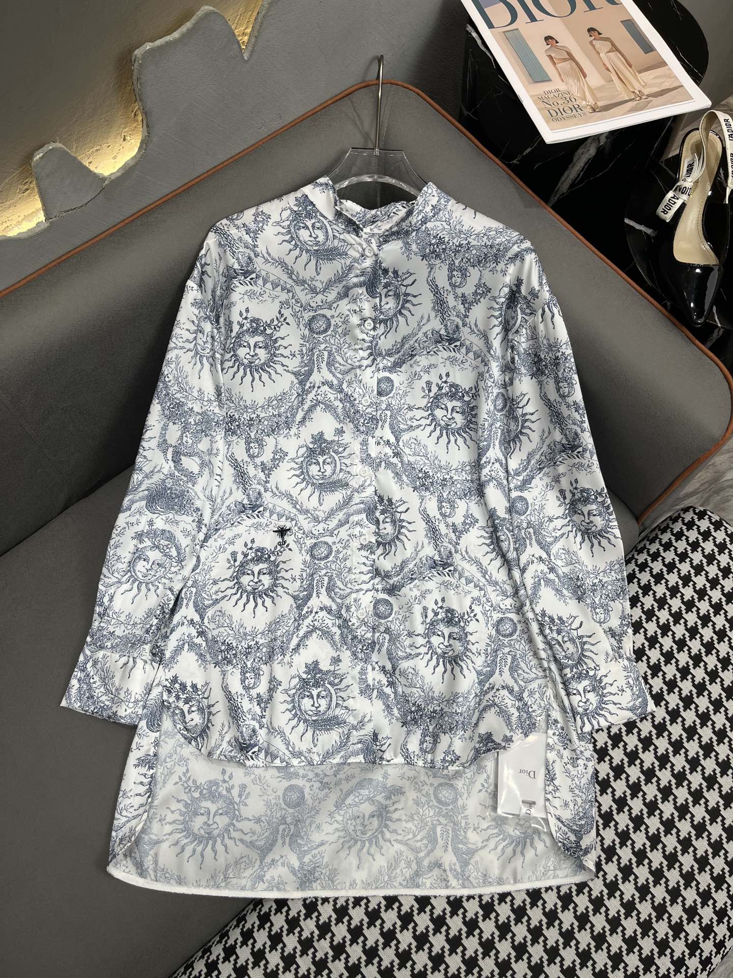 Рубашка с длинными рукавами Dior 2403-24ss весна/лето, новая модель с принтом ?Бог солнца?, синяя.