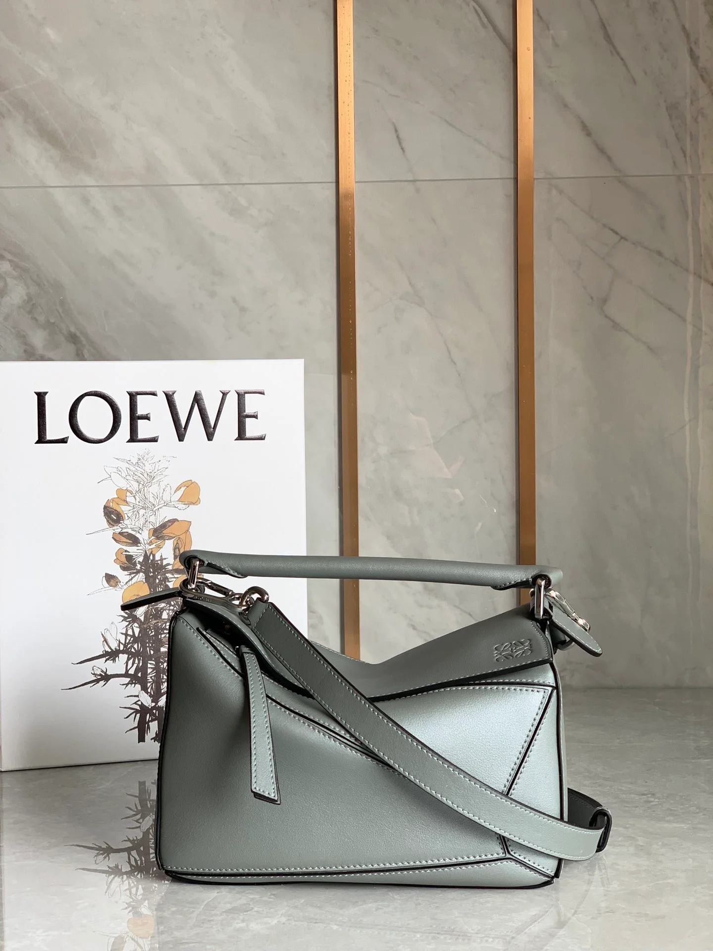 Сумка-головоломка Loewe из телячьей кожи