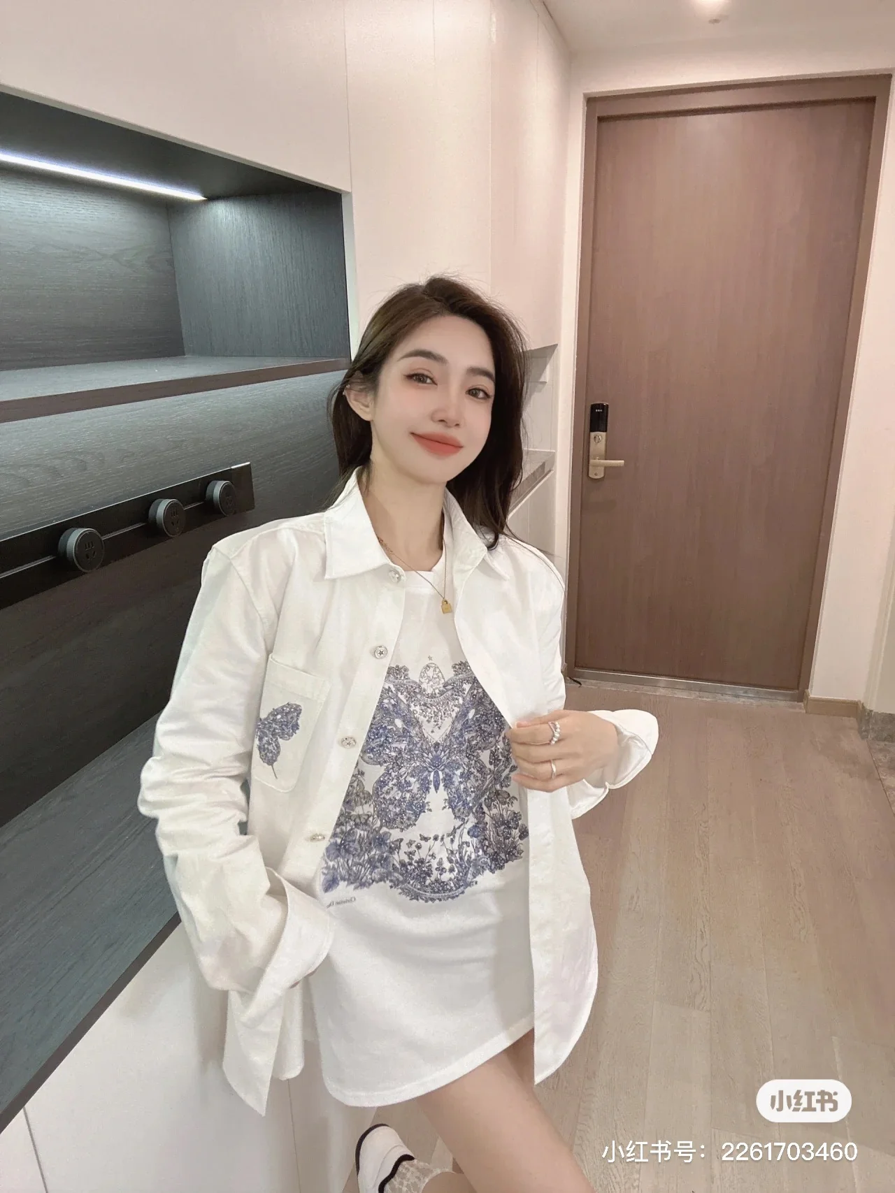 Футболка/футболка с коротким рукавом из коллекции Dior 2403 Butterfly.