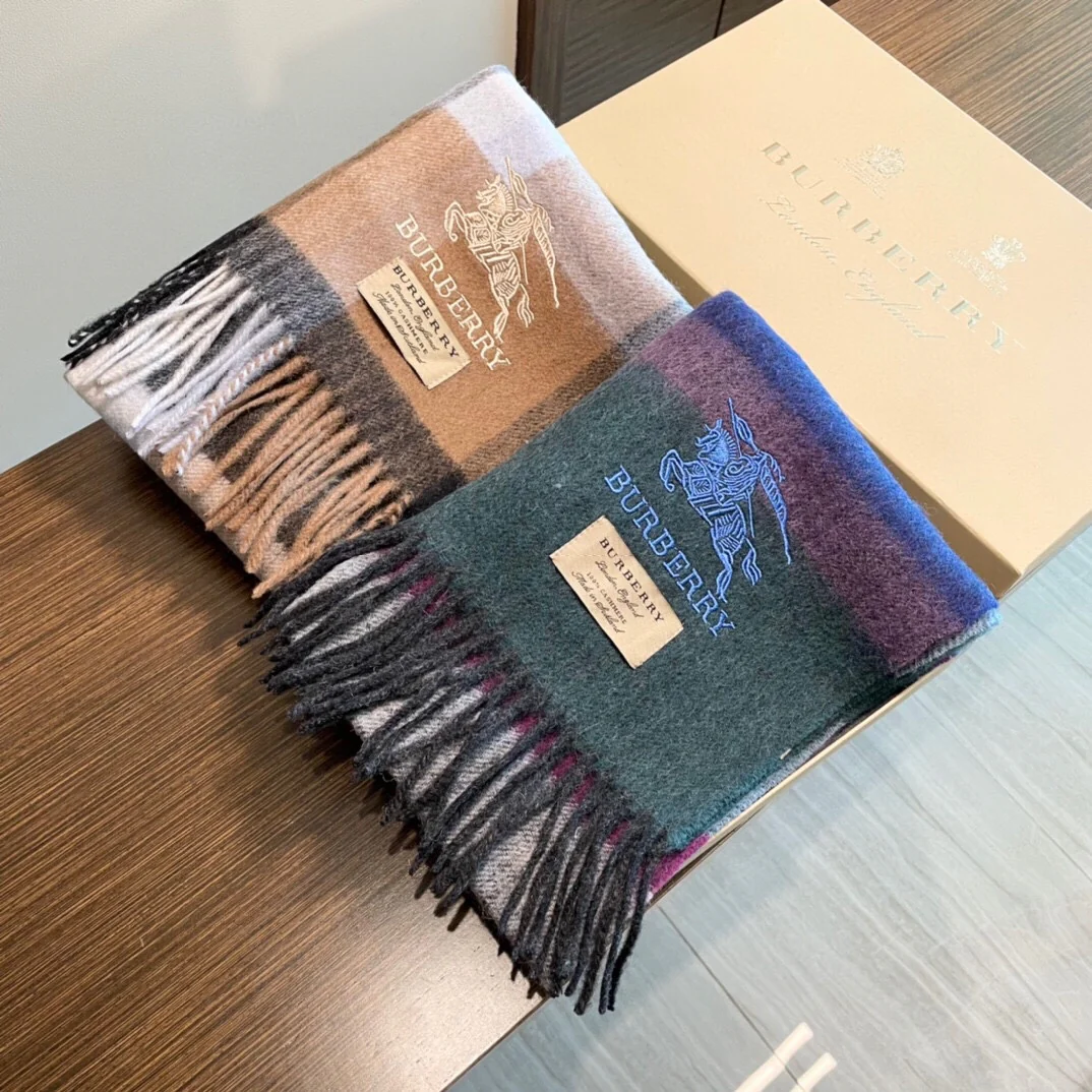 Burberry - шарф с вышитой британской клетчатой ??лошадью