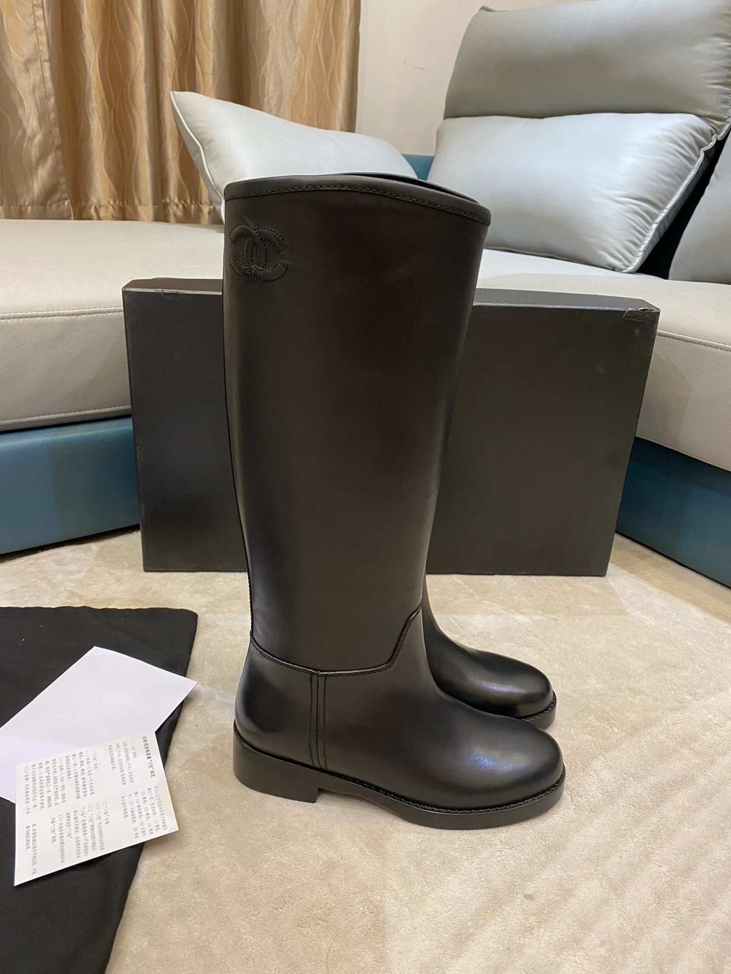 Новинка 2022 года от Chanel - Кожаные сапоги - 1