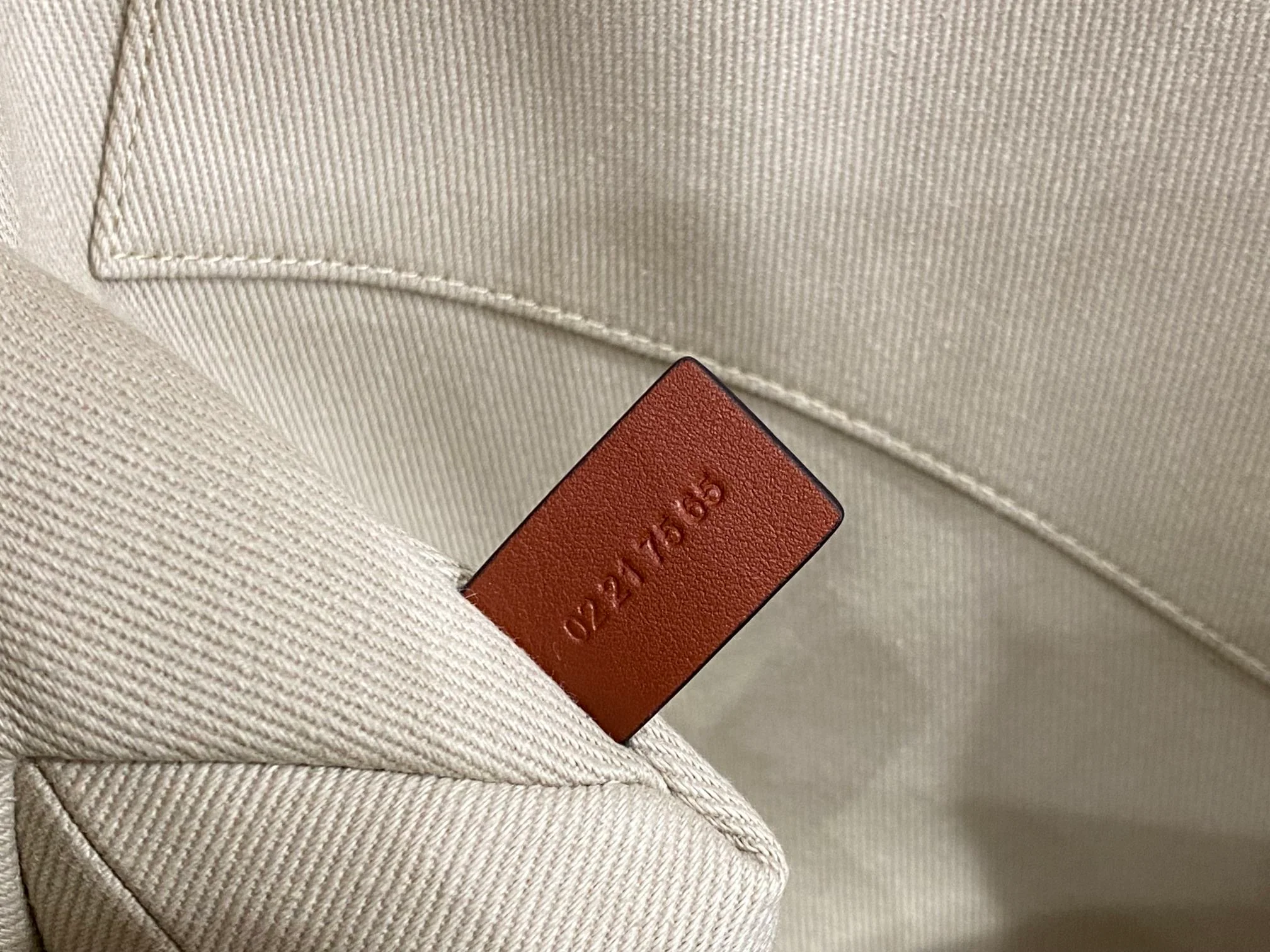 Новинка сезона весна/лето 2022 от Chloe - Сумка-тоут Woody - Большая - Коричневый с ромбовидным узором