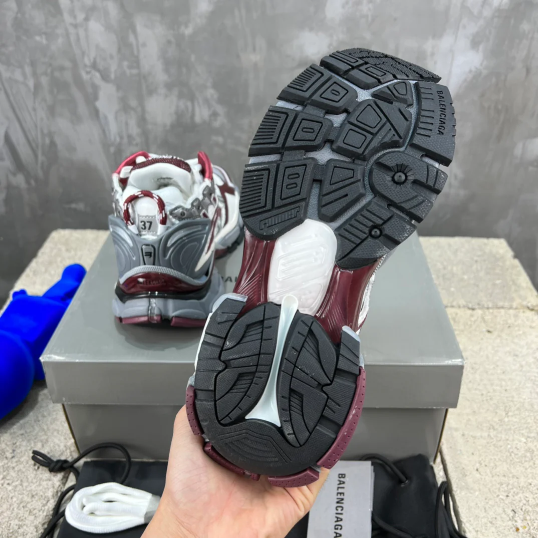 Кроссовки Balenciaga Runner - унисекс - серебристо-красные