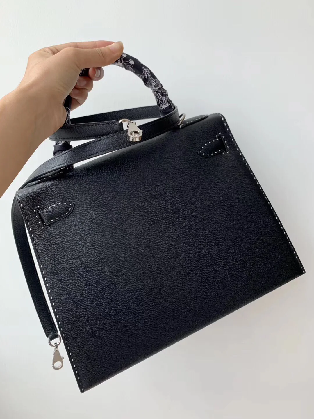 Сумка Hermes Limited Edition Miss You Kelly 28 — черная с серебряными пряжками — внешний шов