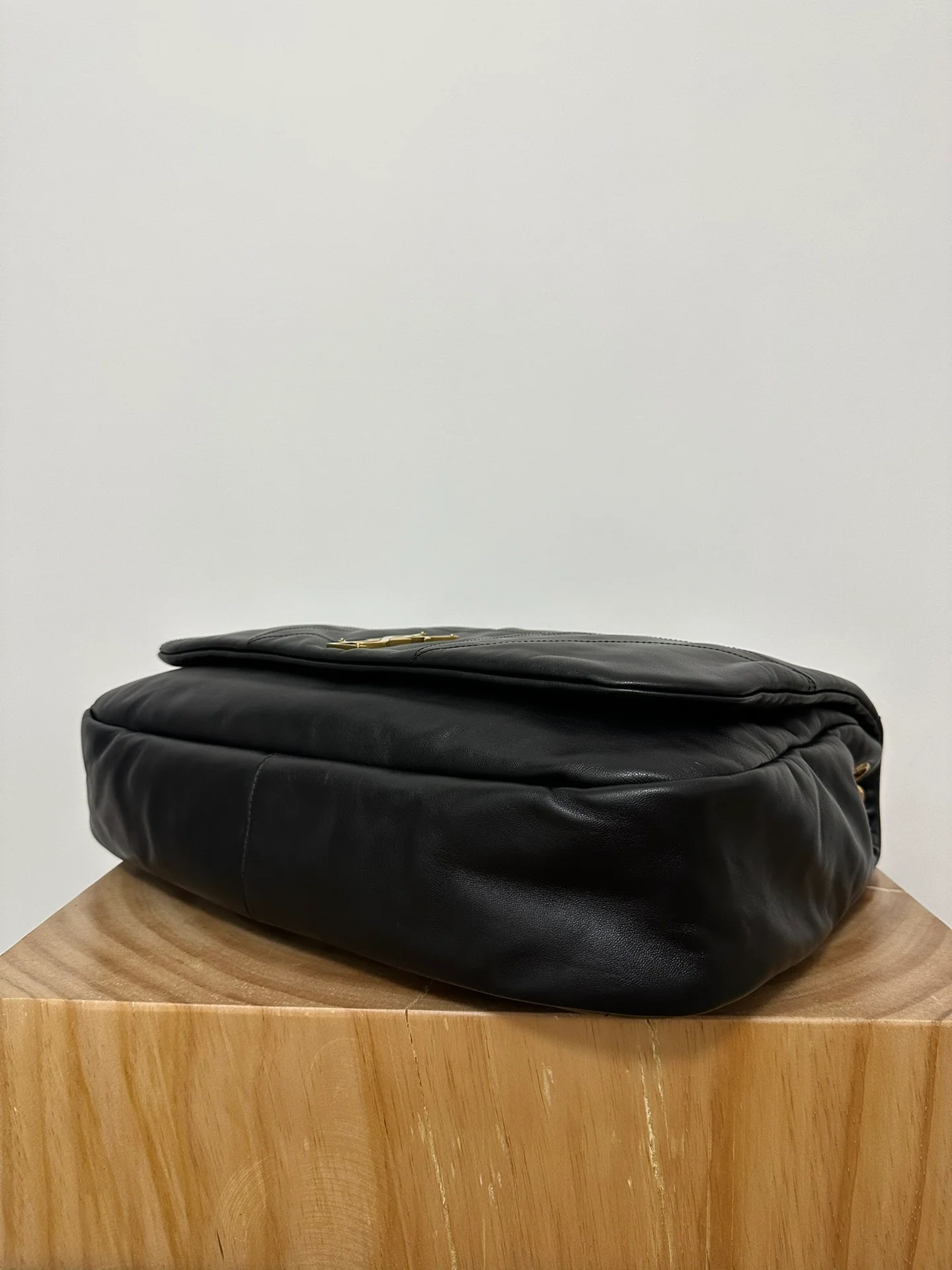 Сумка YSL из кожи ягненка наппа с двойной цепочкой - в стиле Джейми