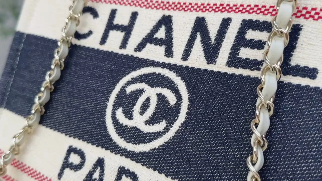 Пляжная сумка Chanel 25c, косметичка, красно-синяя.