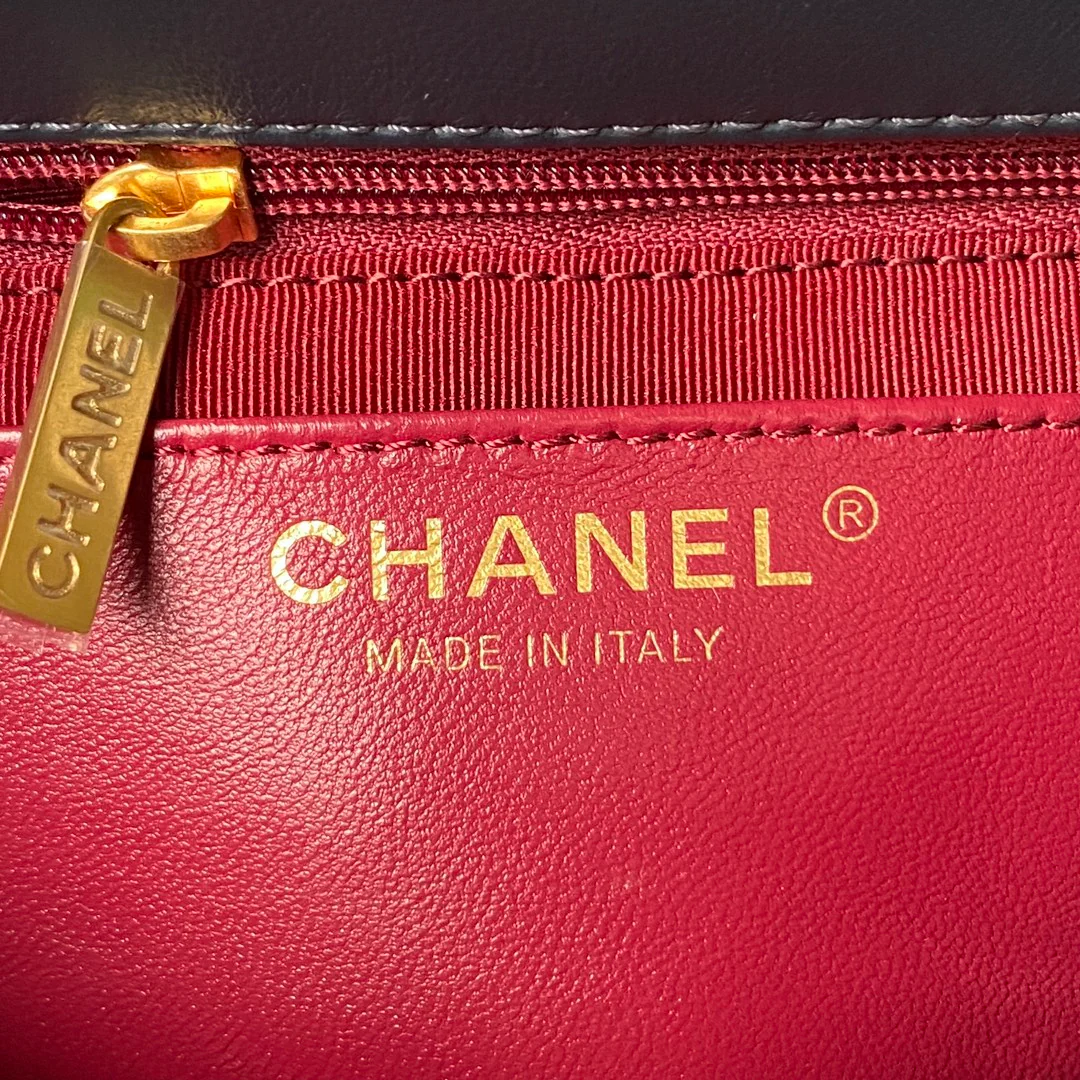 Новинка сезона весна/лето 2023 от Chanel - сумка Gold Coin CF - черная.