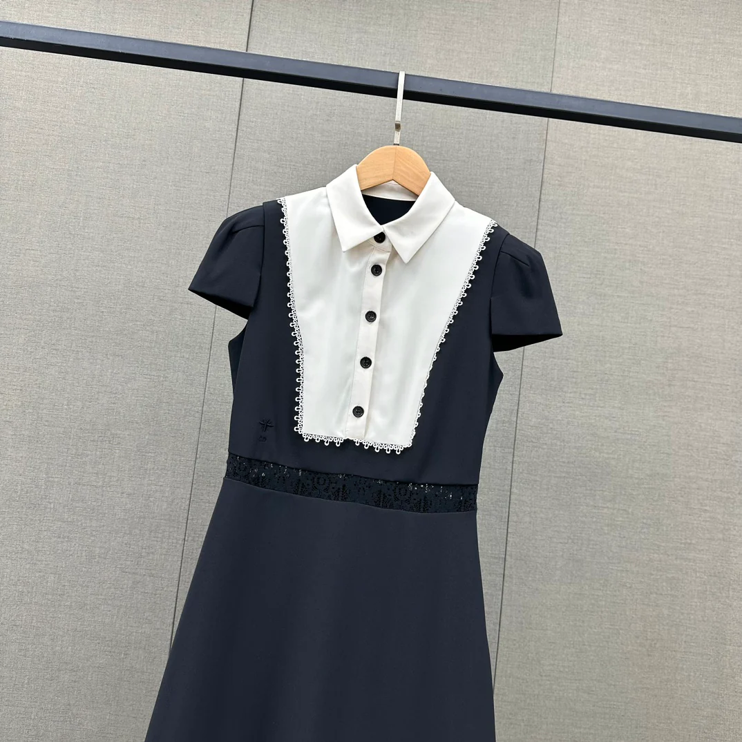 Dior 2403 - Элегантное платье с кружевной отделкой и контрастными цветовыми блоками - Черное