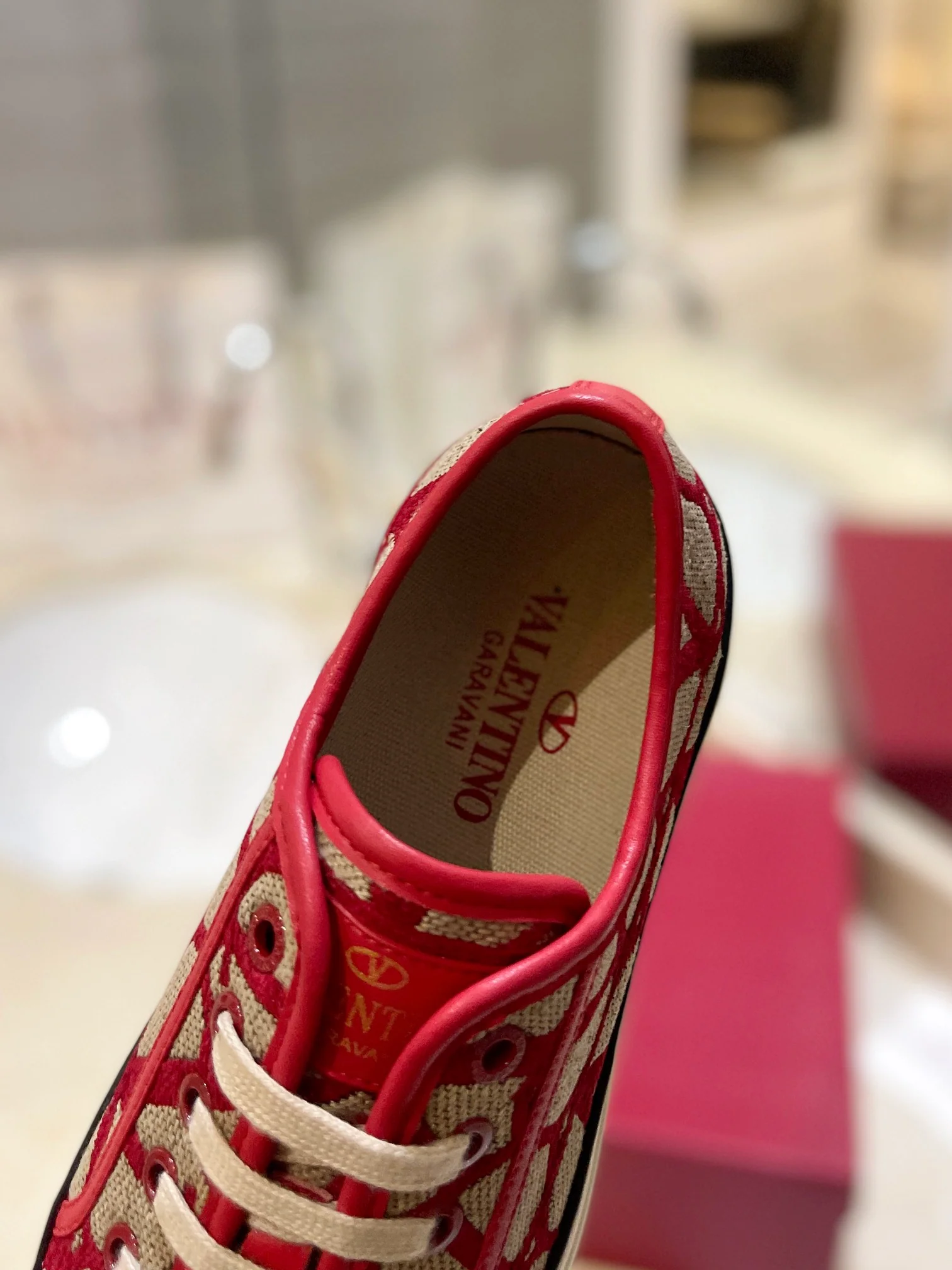 Низкие парусиновые кеды Valentino, повседневная обувь унисекс - красные