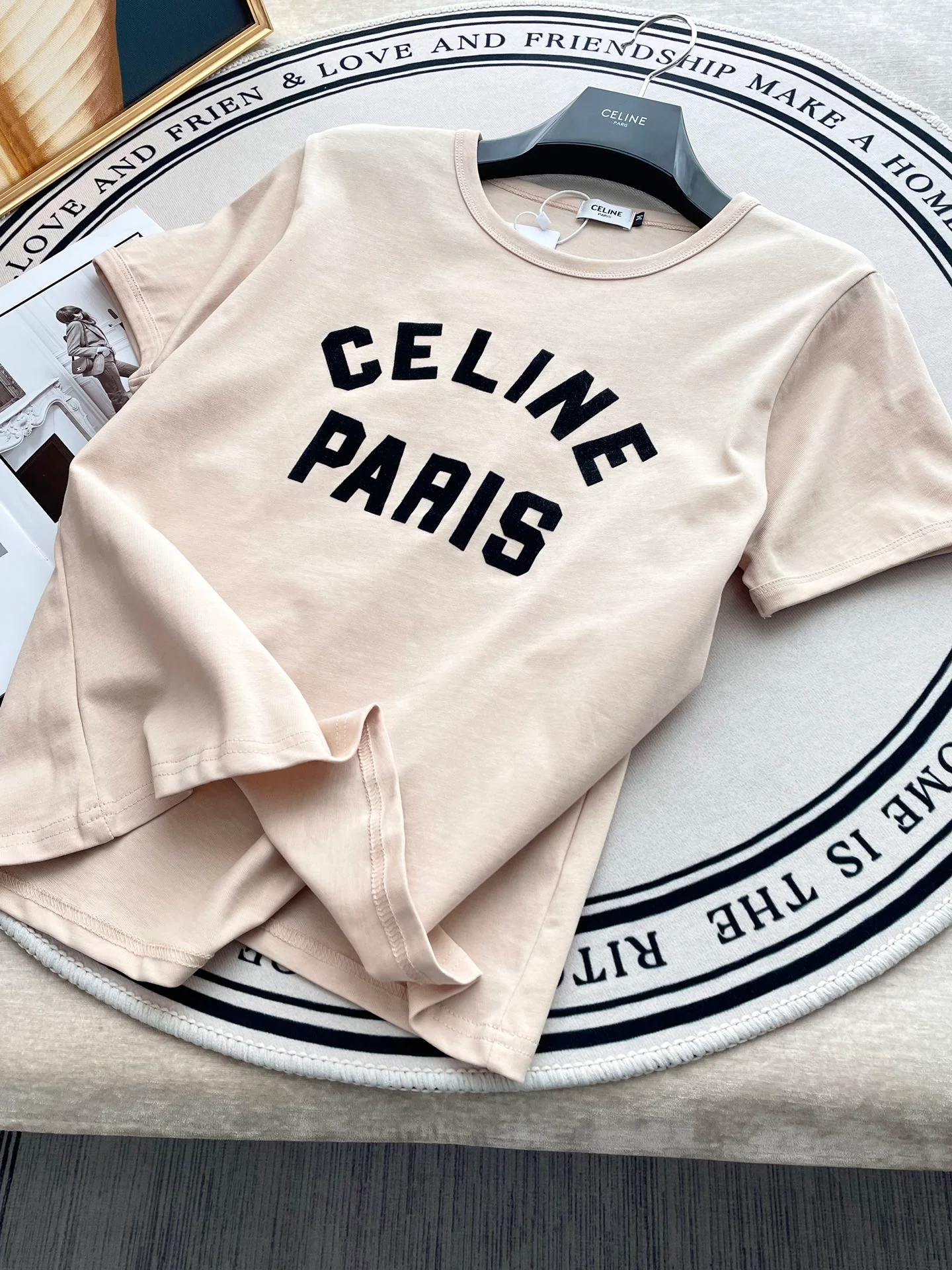 Celine-2404 Хлопковая футболка с коротким рукавом и бархатным покрытием - светло-коричневая