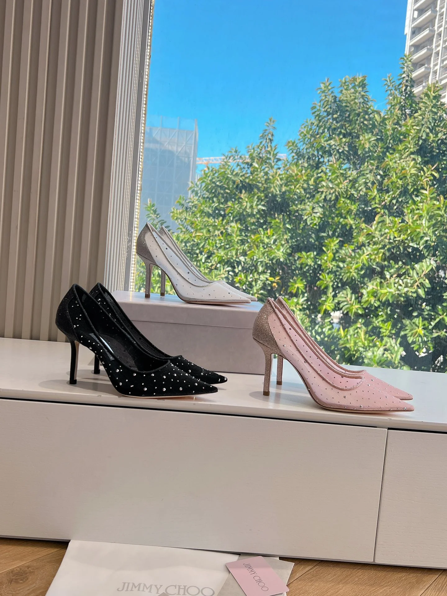 Бренд JC - Туфли на высоком каблуке с острым носком и сетчатым верхом - Изображение из коллекции