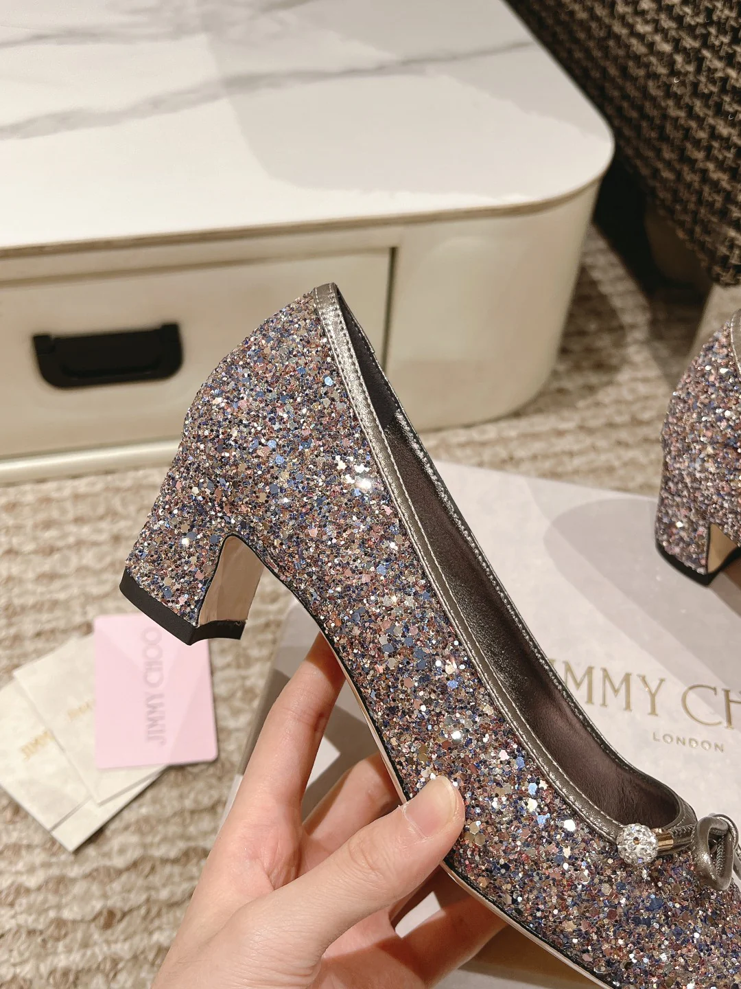 Jimmy - Простые туфли на низком каблуке с острым носком - Серебристые