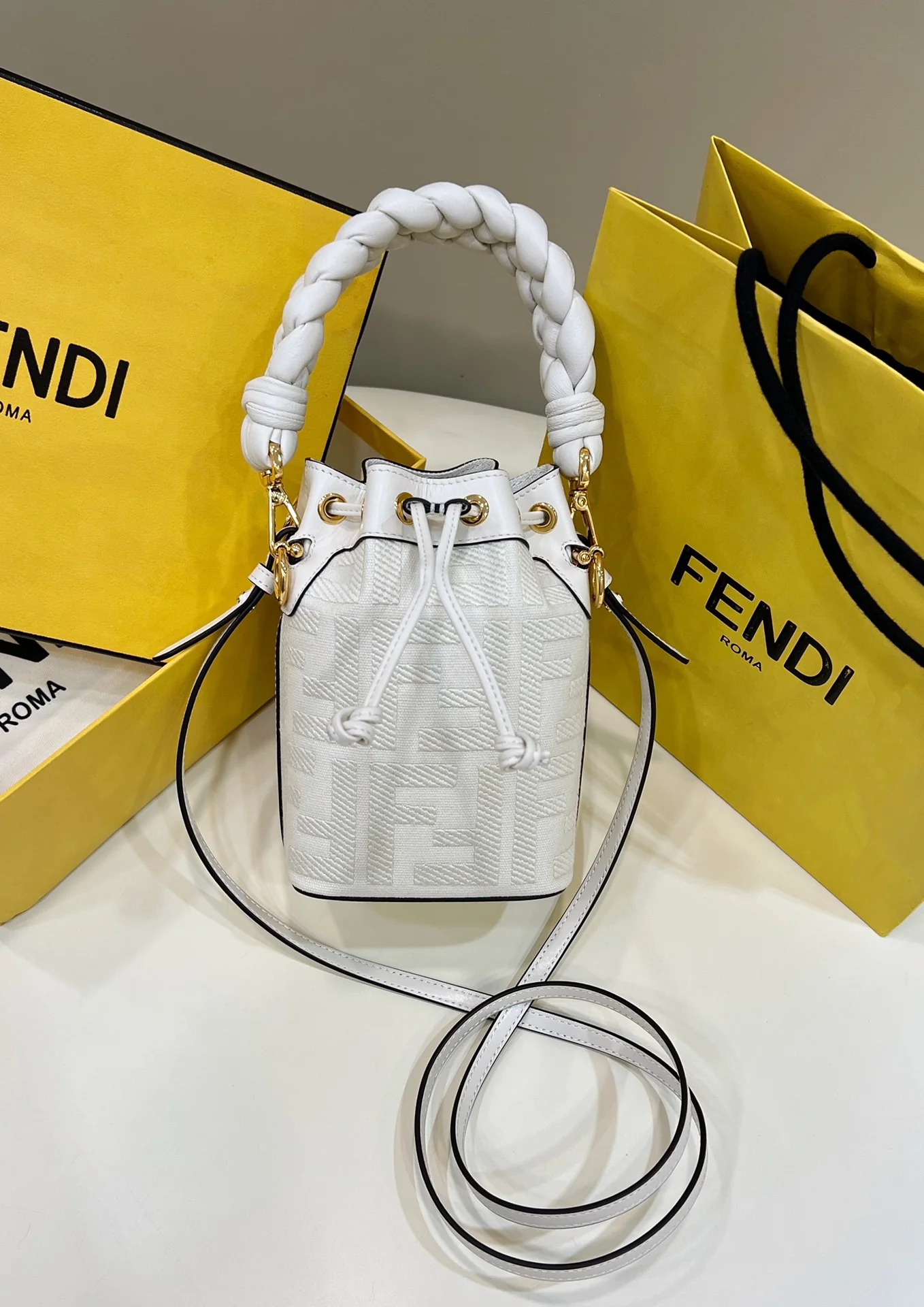 Сумка-ведро Fendi - канвас, вязаная ручка, джинсовая ткань, белая