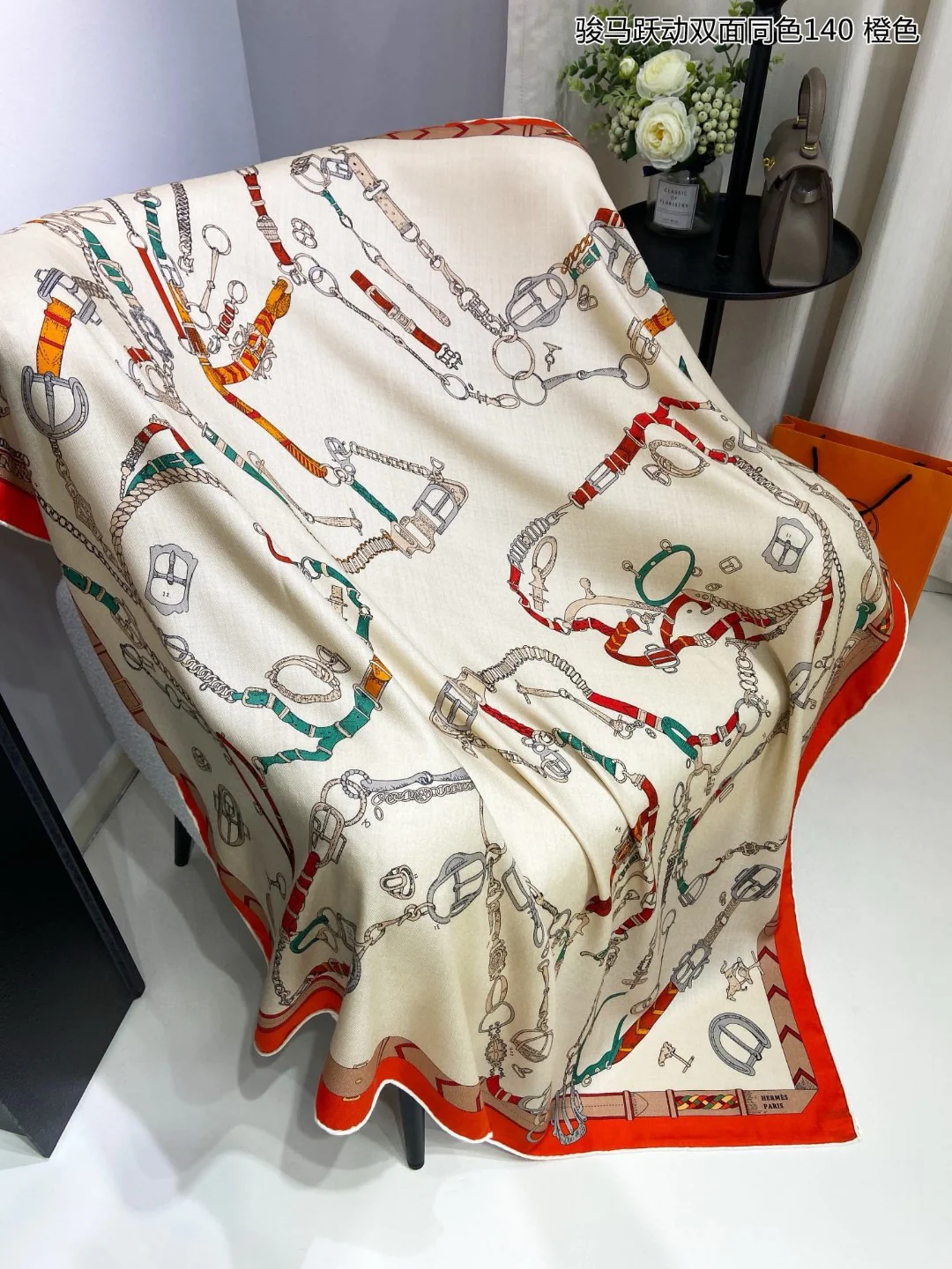 Большой носовой платок Hermes 2024 в цепочке - оранжевый