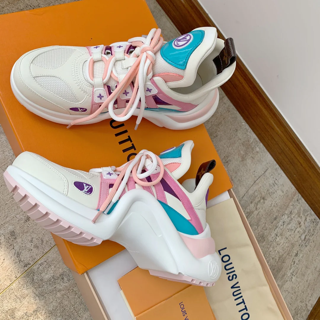 Серия LV-Archlight - Новые кроссовки для папы - 3