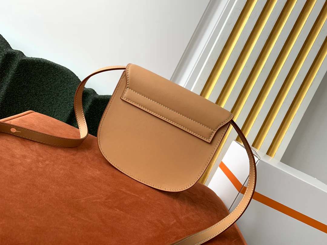 Летняя коллекция YSL 2020 - Сумка-седло Kaia - Абрикосовый цвет - 18 см