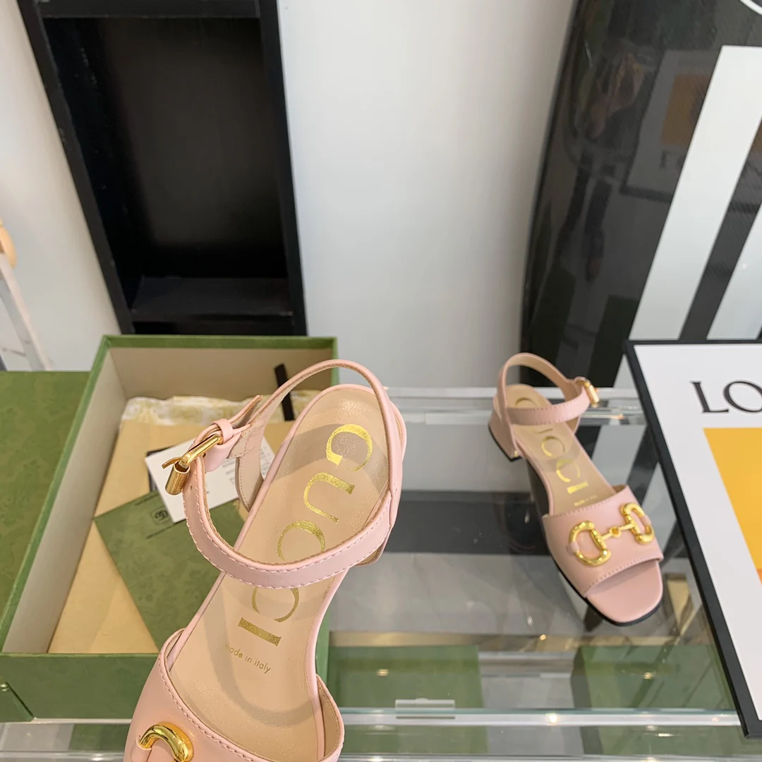 Босоножки Gucci на низком каблуке - 1