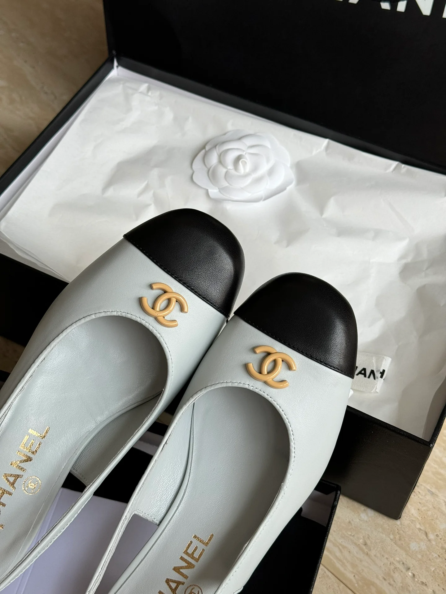 Chanel-2024新款 小方头双C牛皮低跟凉鞋 白色