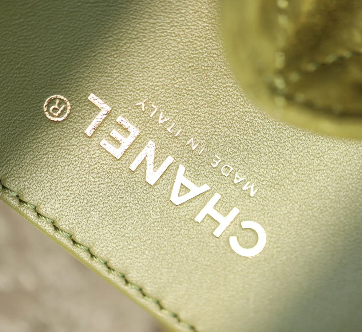 Маленькая винтажная золотая пряжка Chanel 25k Matcha Green