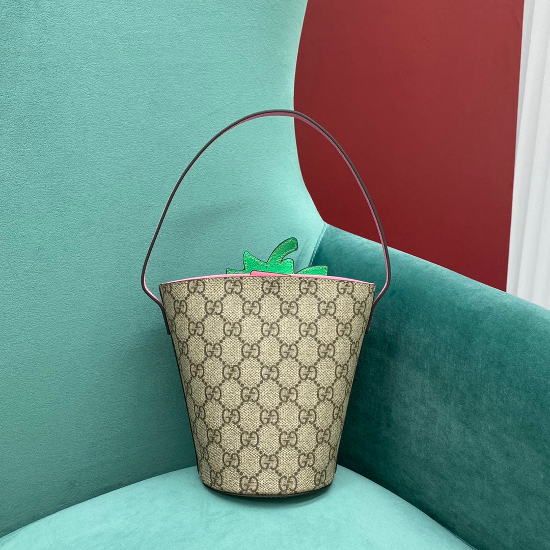 Gucci-夏季草莓水桶包