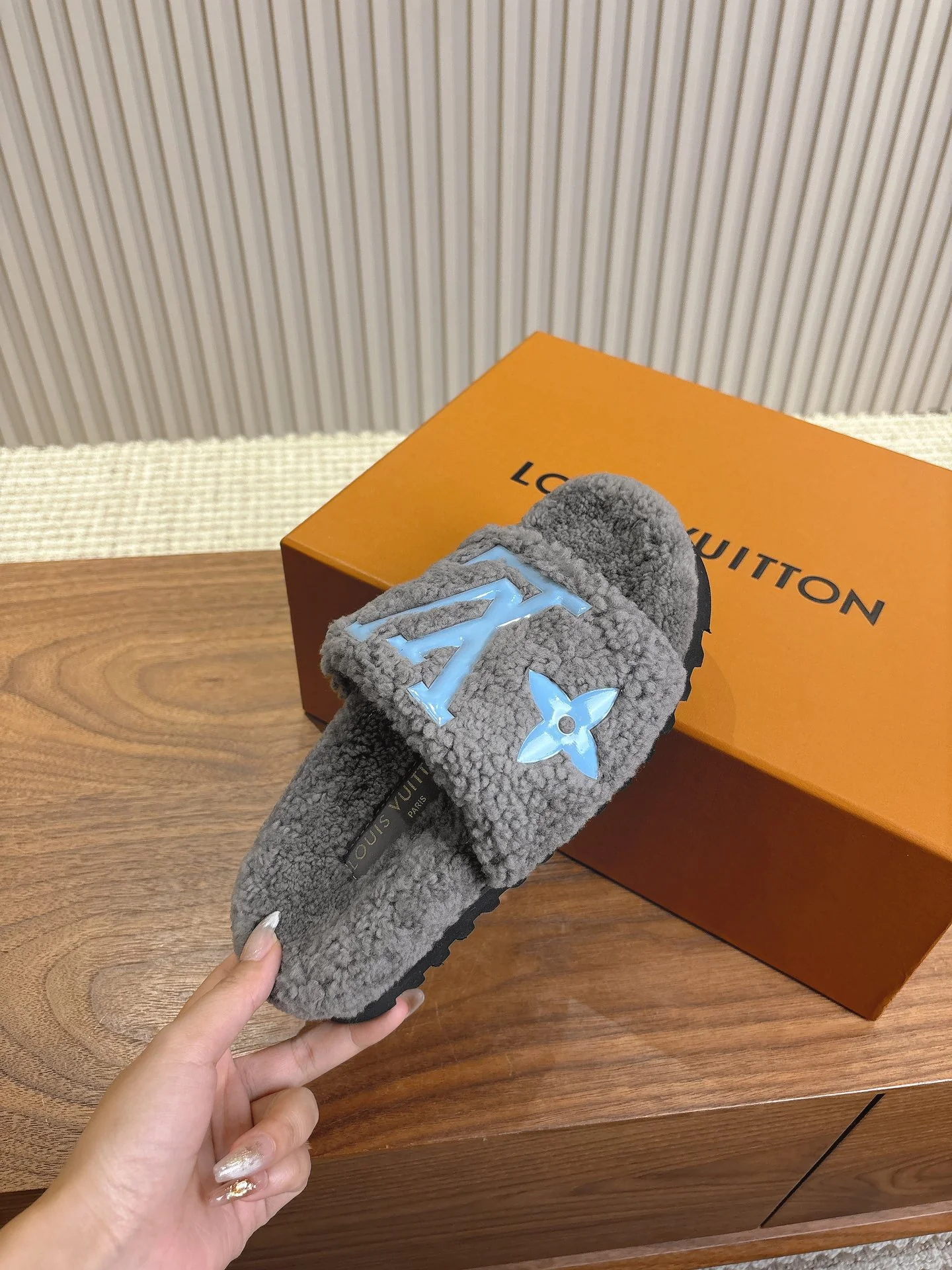 LV-2024 Шерстяные тапочки - Серые