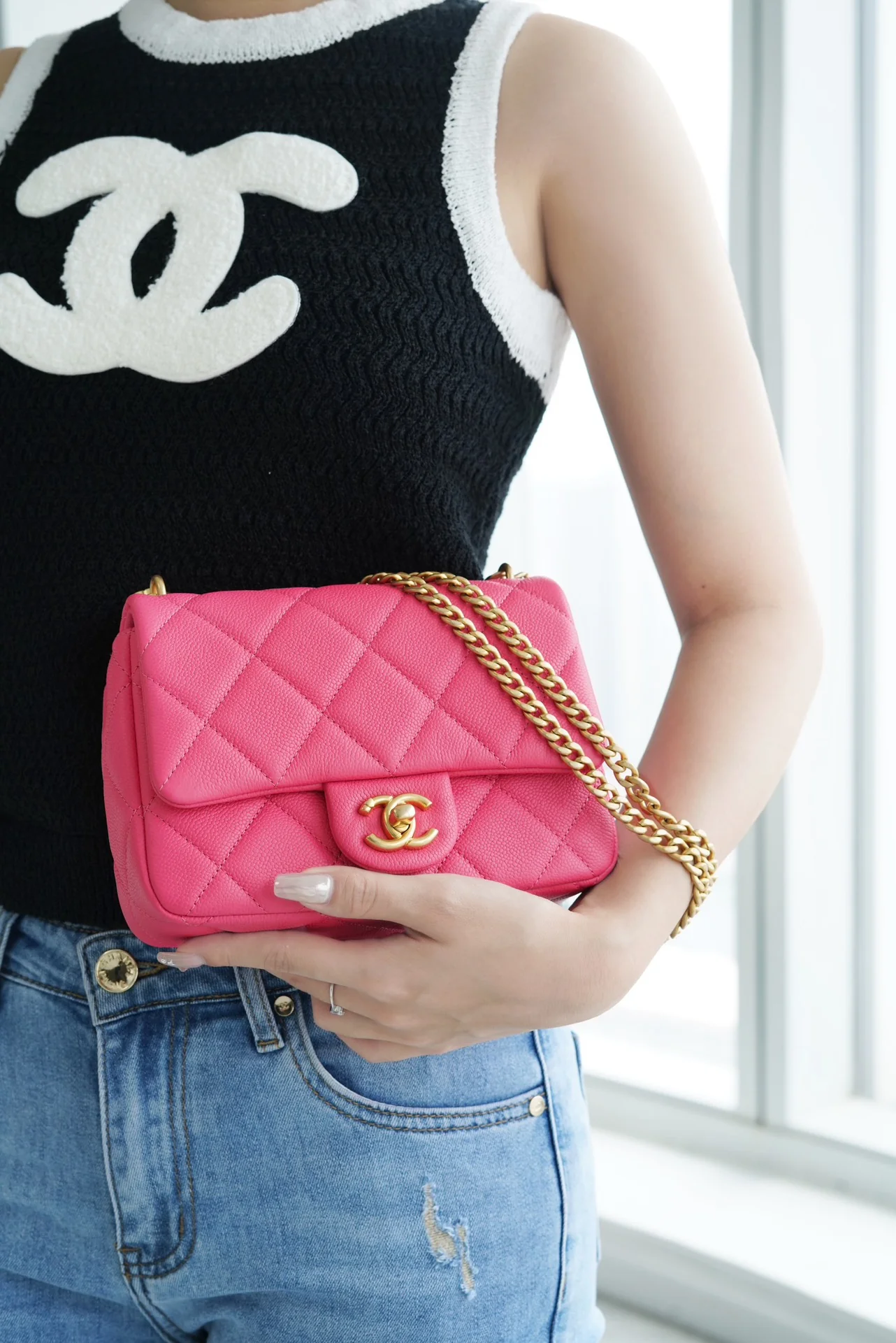 Новинка сезона весна/лето 2023 от Chanel - Сумка на цепочке в форме сердца - Сумка CF - Маленькая - Персиково-розовая