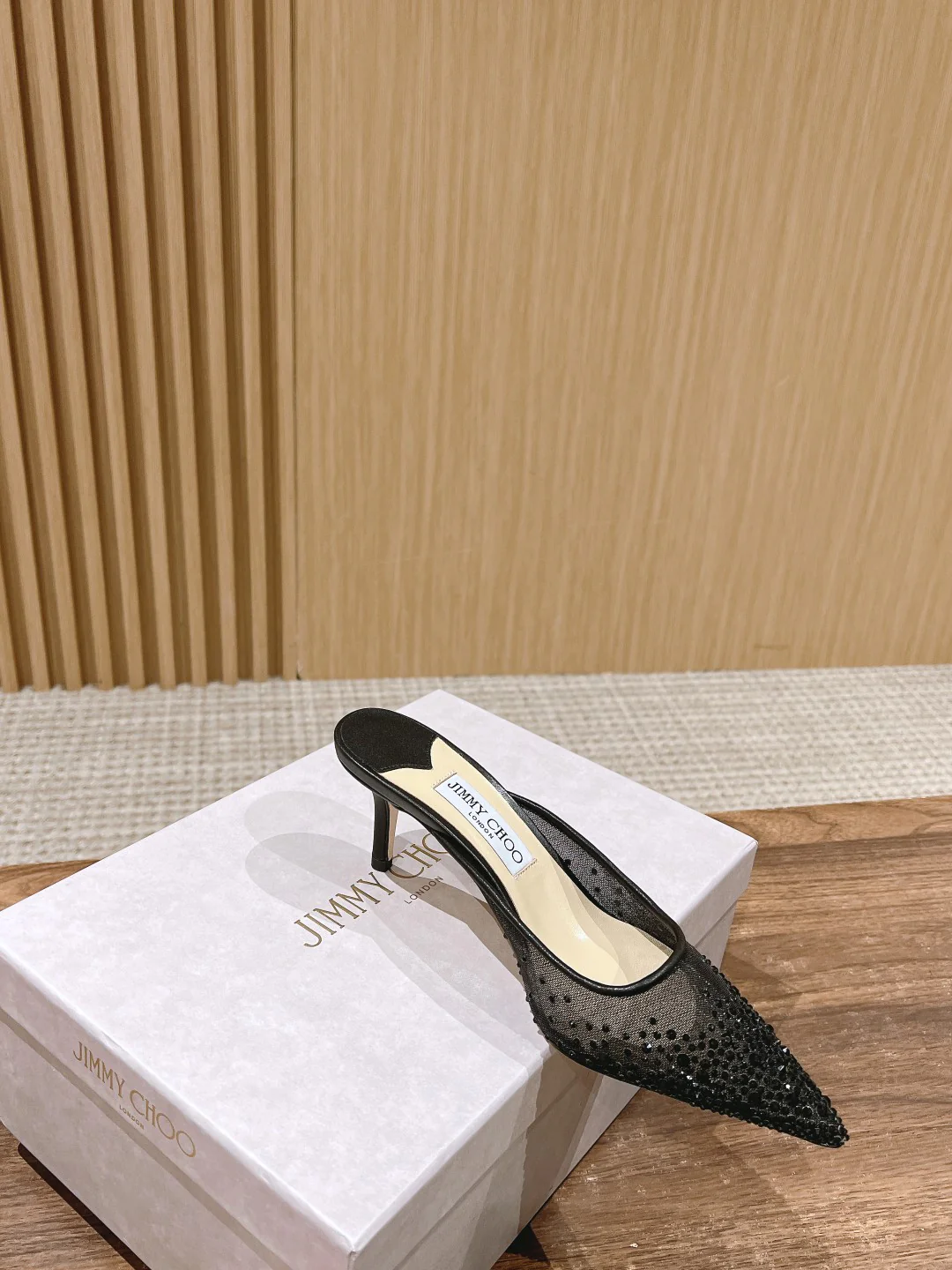 Jimmy - Туфли на каблуке с острым носком и стразами, сетчатые, черные