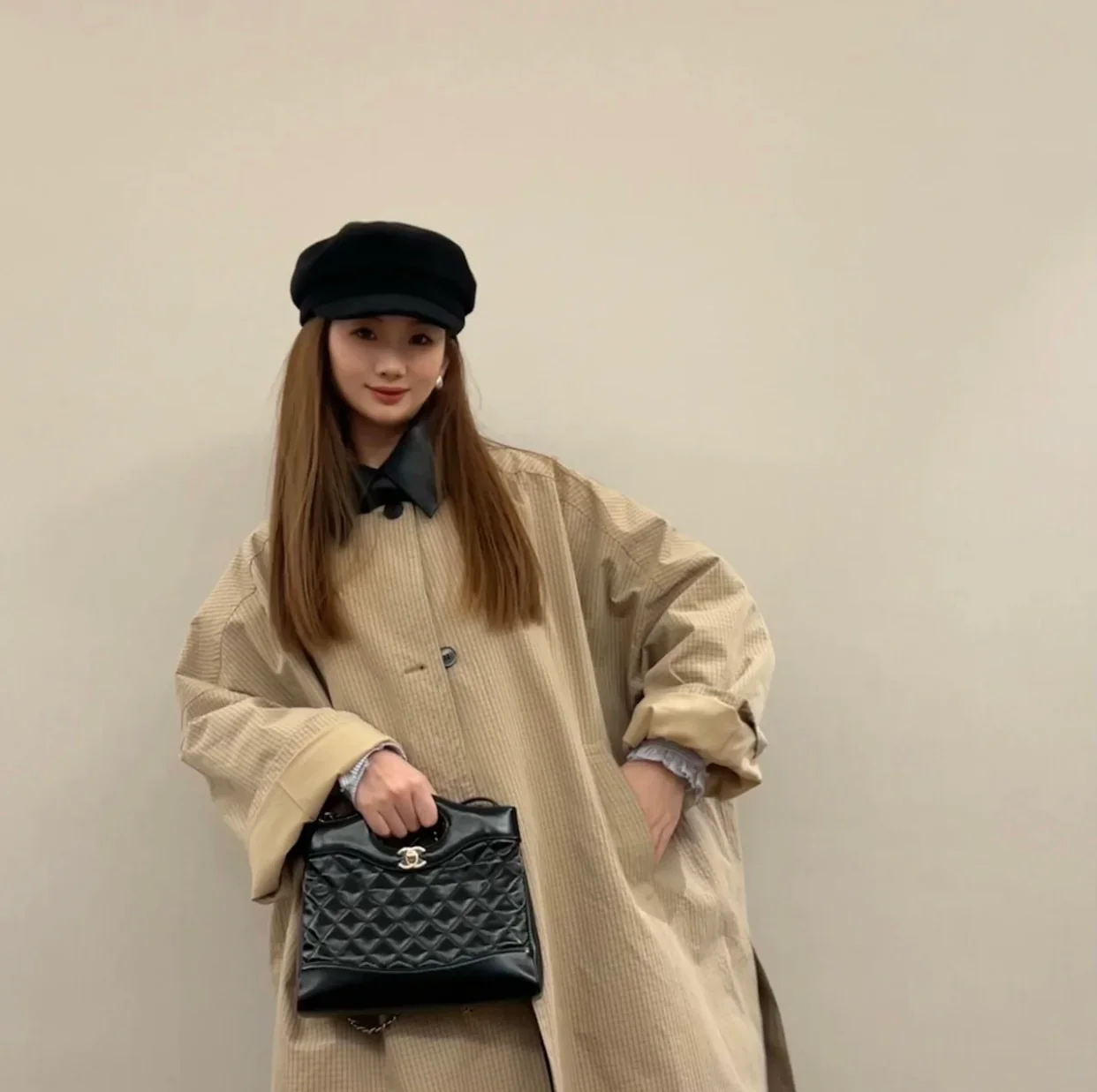 Мини-сумка Chanel 24s Mini 31, из вощеной овечьей кожи, черная.