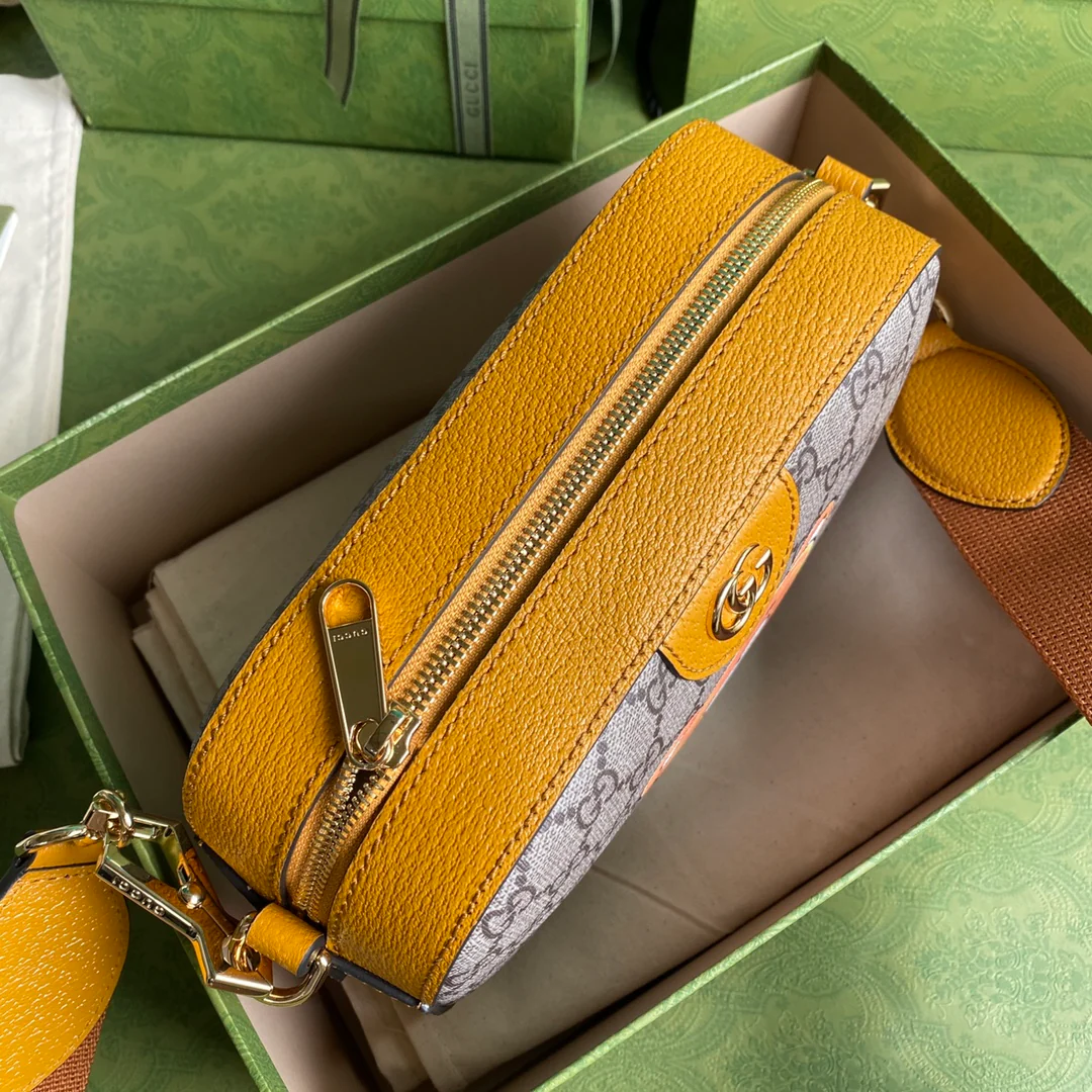 Фотосумка Gucci в виде плюшевого медведя.