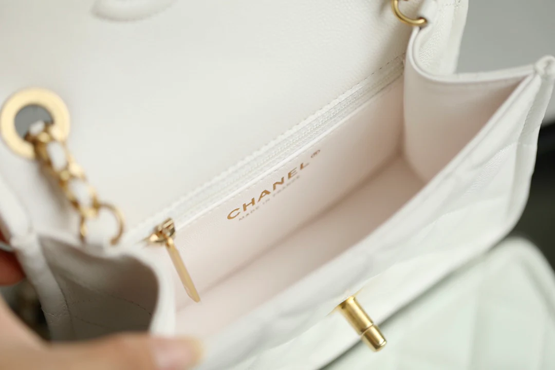 Маленькая булочка из тофу Chanel - белая