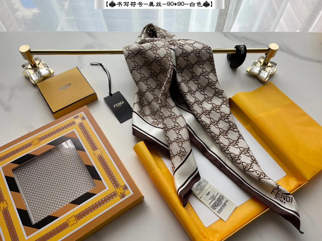 Шелковый шарф Fendi-90 - символ двойной буквы F (обычный шрифт).