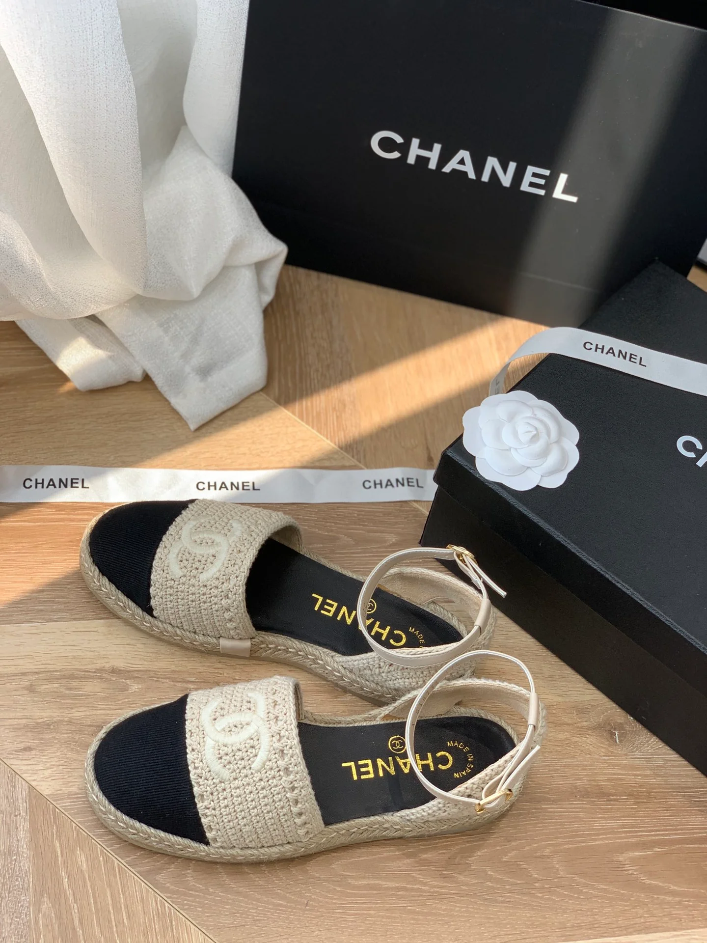 Соломенные сандалии Chanel - 2 шт.