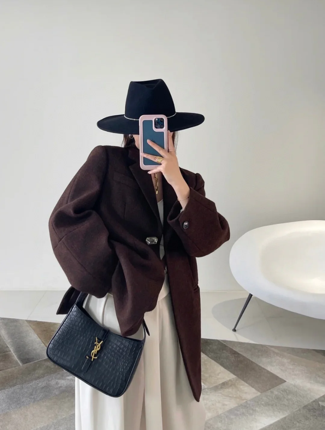 Кожаная сумка YSL Le 5 A 7 через плечо - черная крокодиловая кожа - на фото.