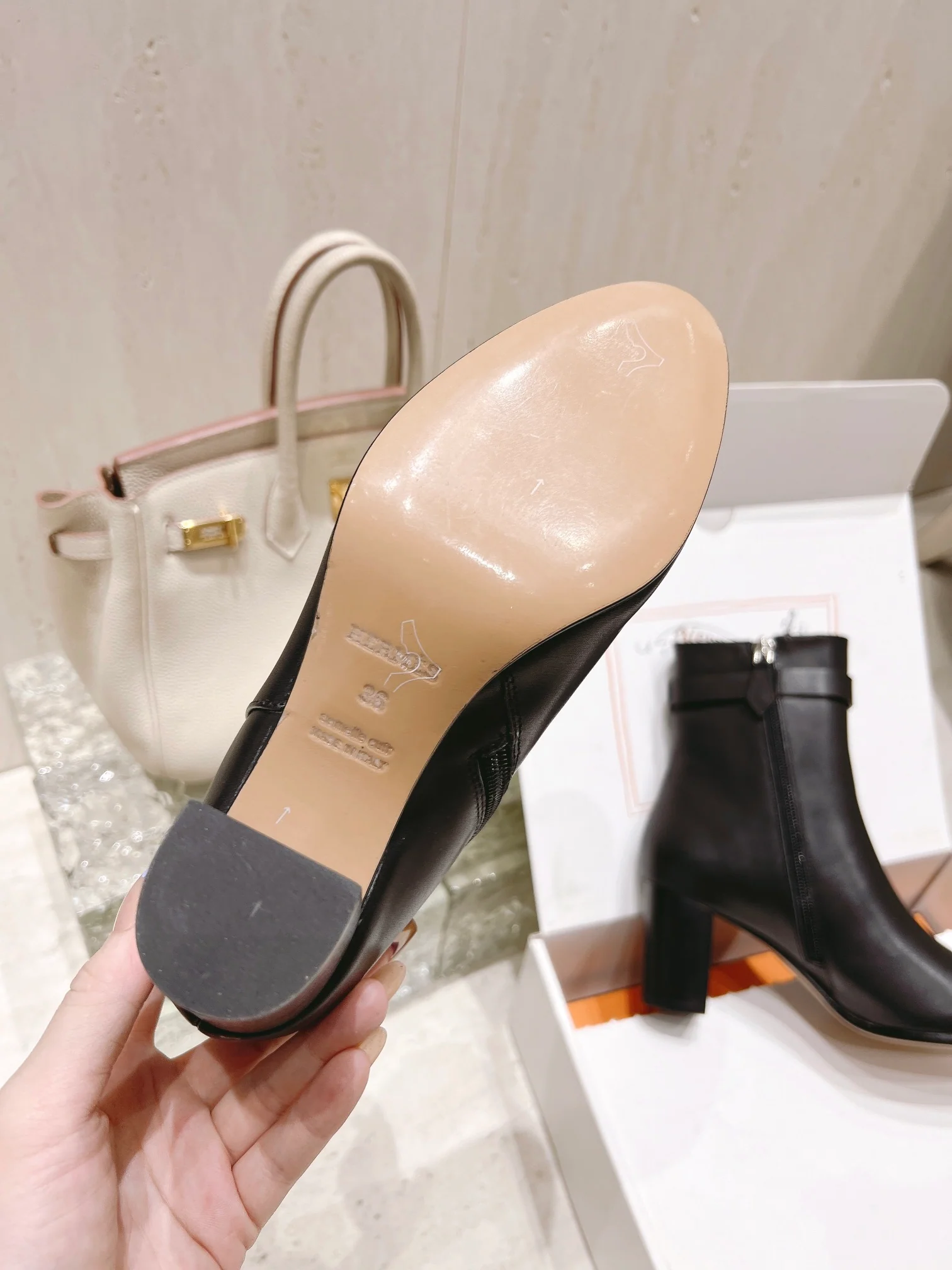 Пряжка Hermes Kelly - Ботильоны Saint Germain - черные