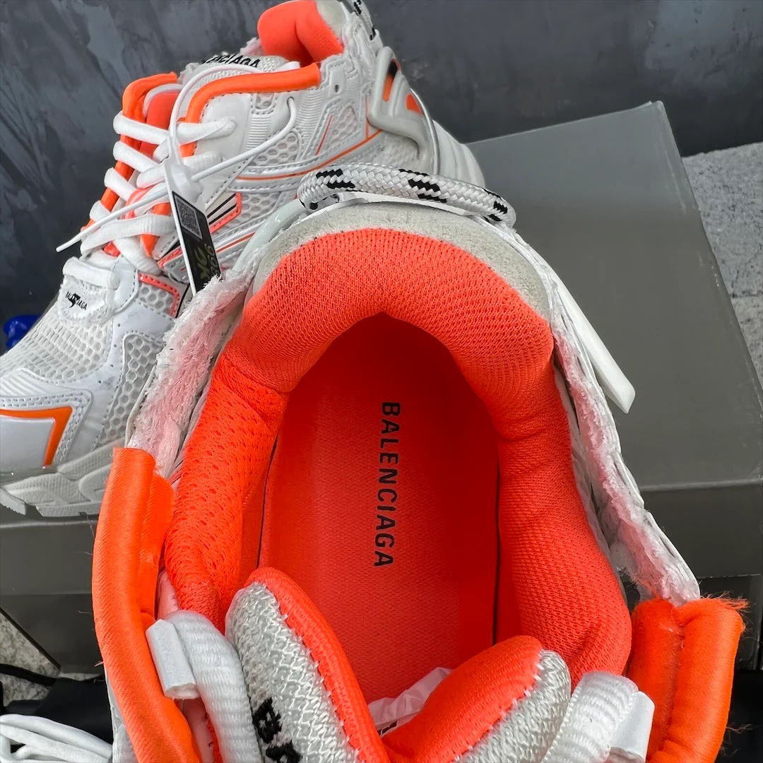 Кроссовки Balenciaga Runner - унисекс - белые с оранжевым