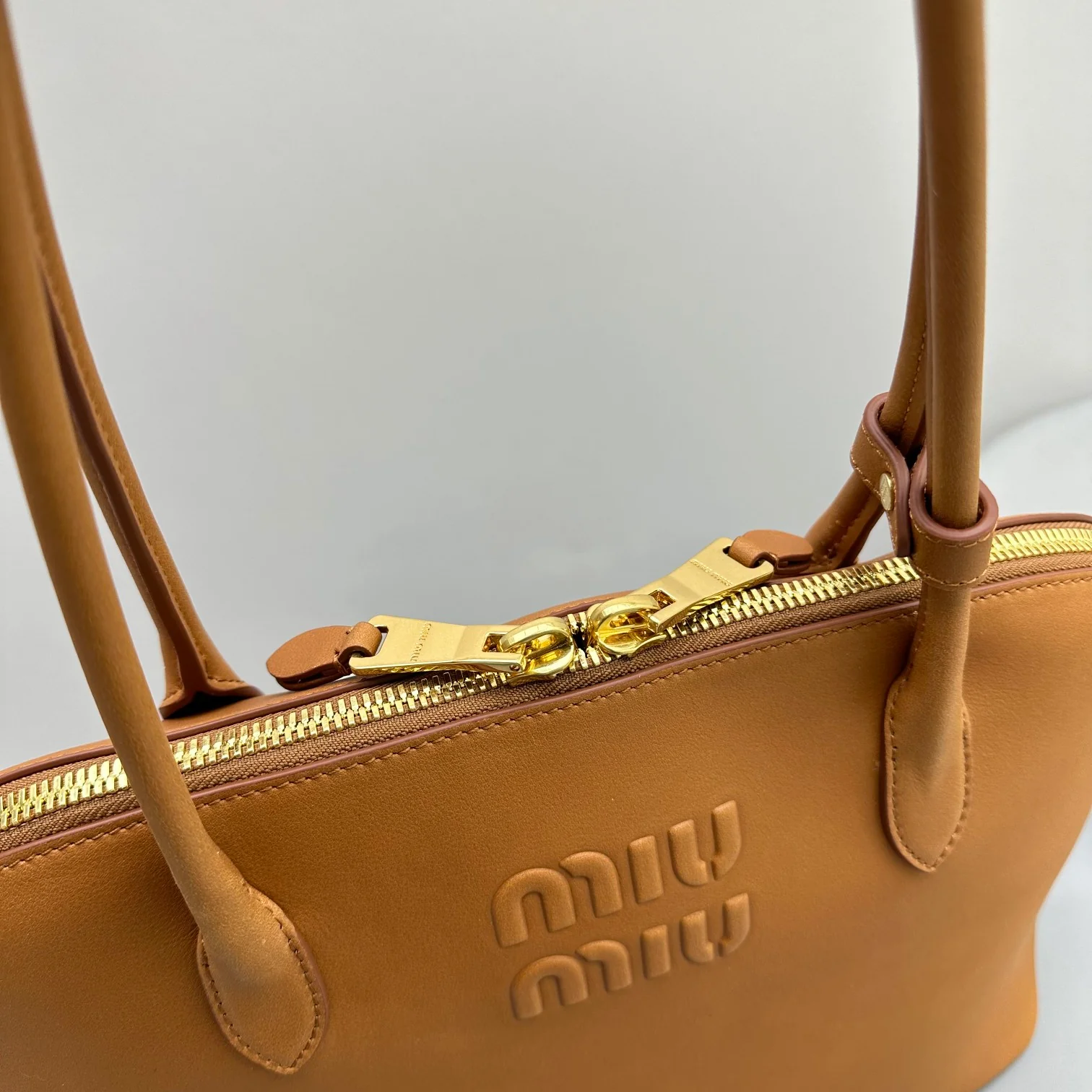 Мотоциклетная сумка Miu Miu 24ss через плечо - коричневая