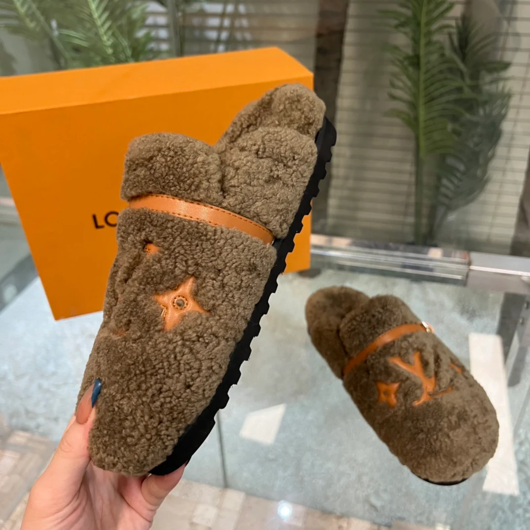 Новинка ранней весны 2022 года - Меховые полутапочки - Коричневые