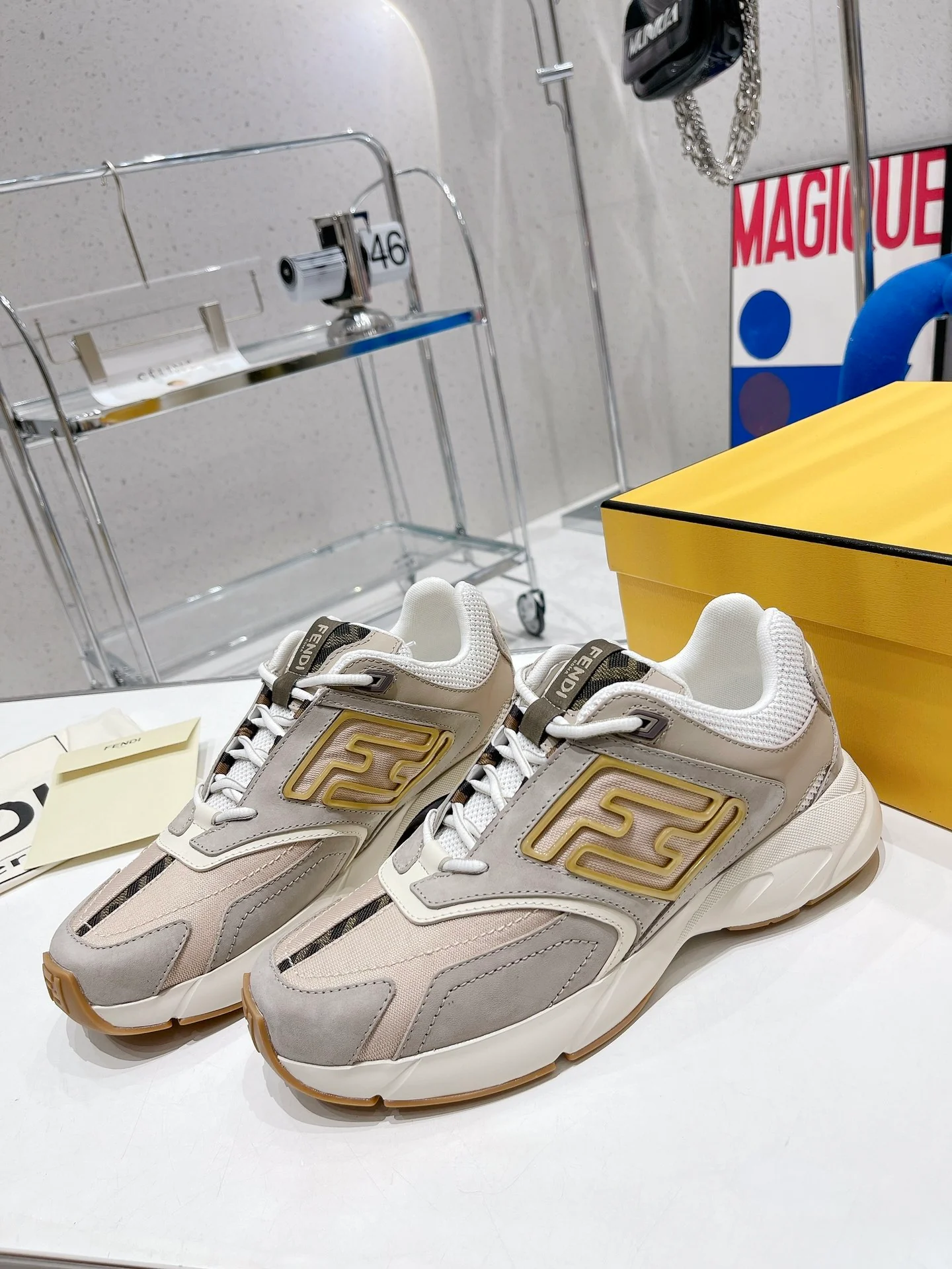 Fendi - Новинки сезона осень/зима 2022 - Ретро кроссовки - Массивная обувь - Парный стиль - 1