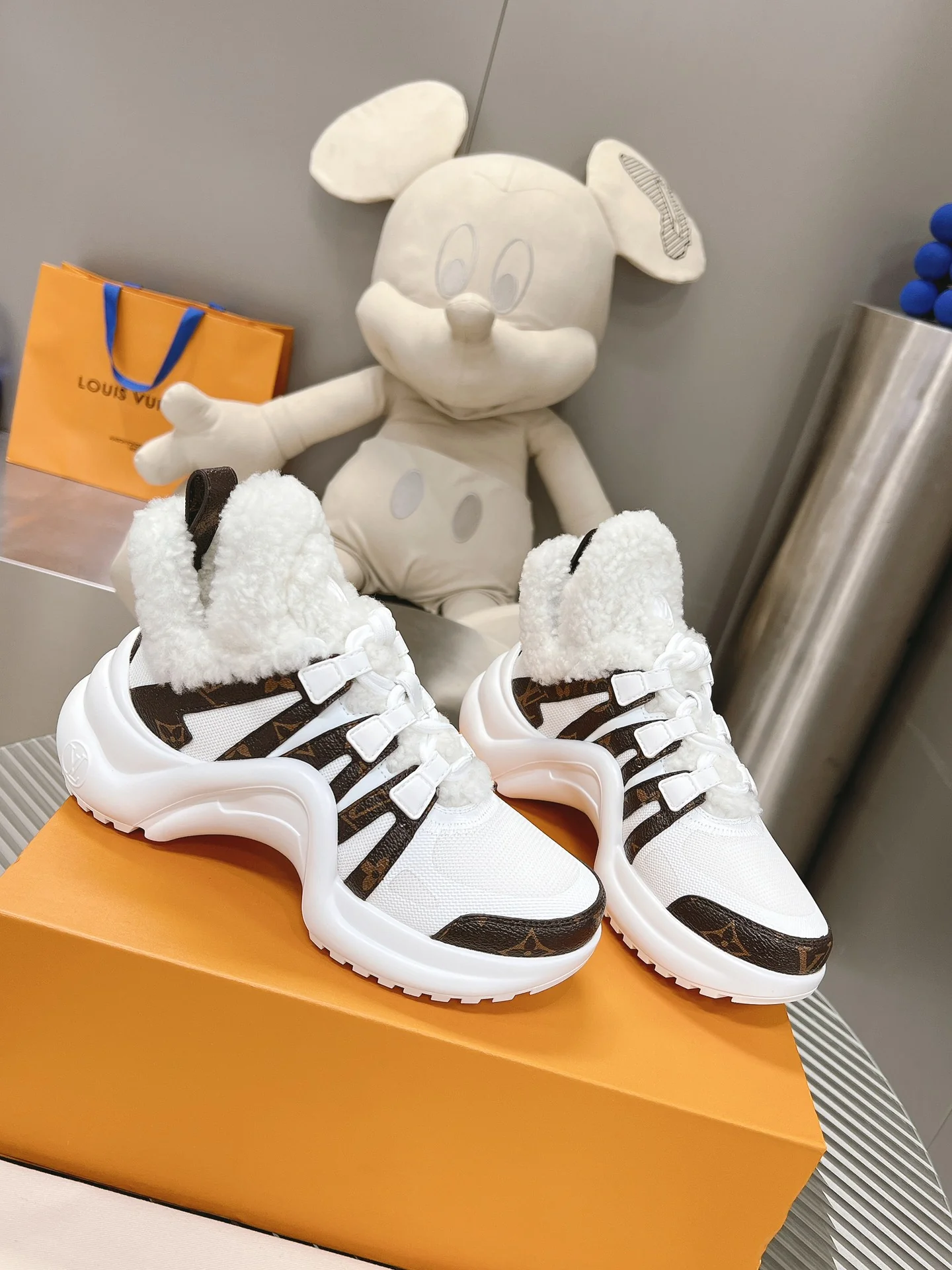 LV - Массивные туфли из шелковой кожи - Бело-коричневые