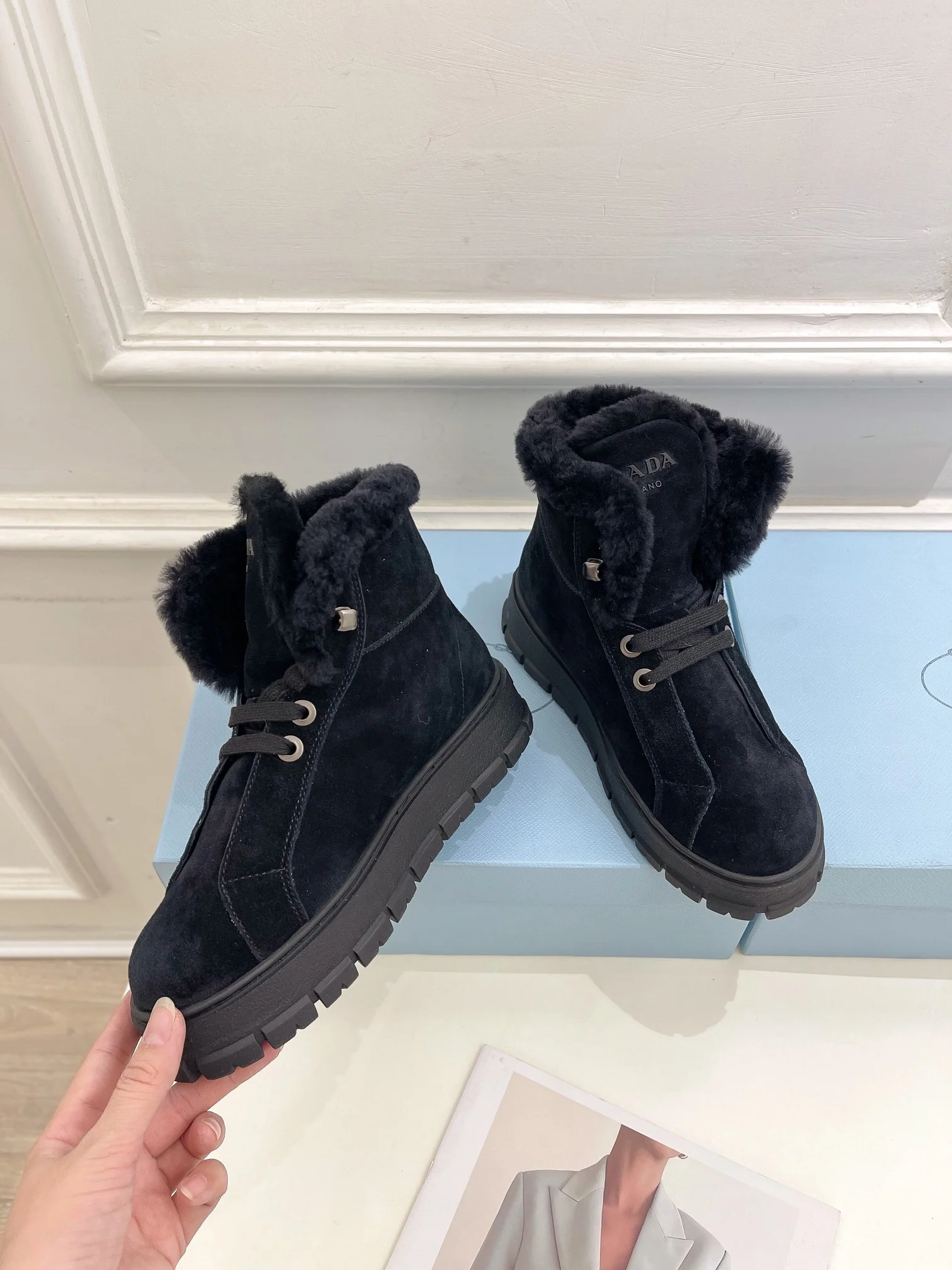 Prada в стиле подиума - Повседневные высокие шерстяные ботильоны - Черные