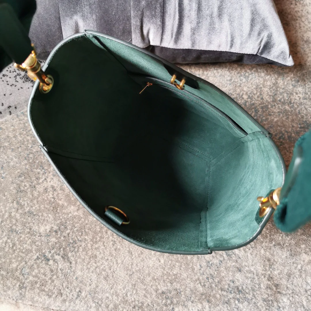 Сумка-ведро Celine Sangle, узор ?Личи?, маленькая, темно-зеленая.