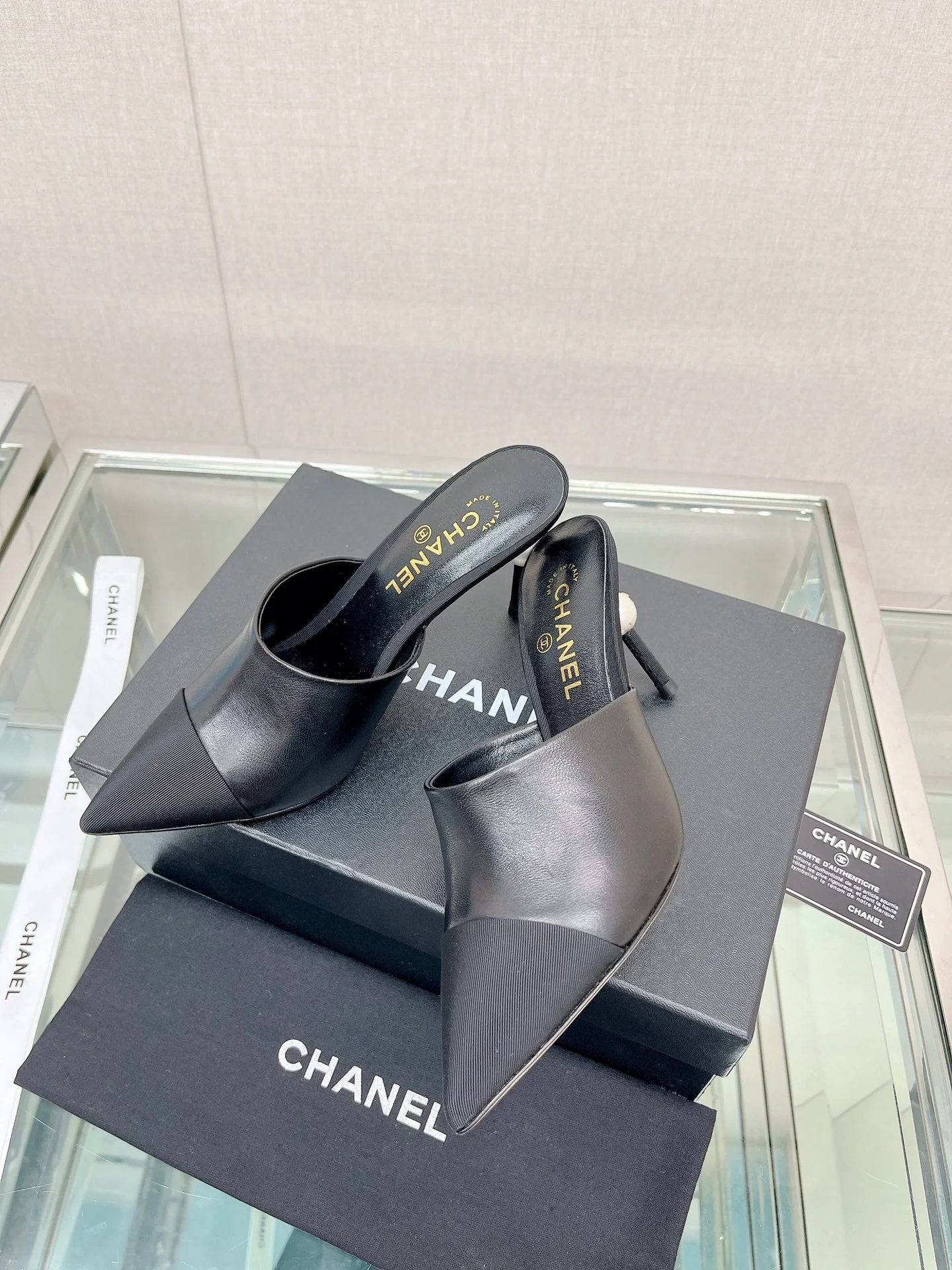 Босоножки на высоком каблуке Chanel Coco Pearl - 8-5 см - черные