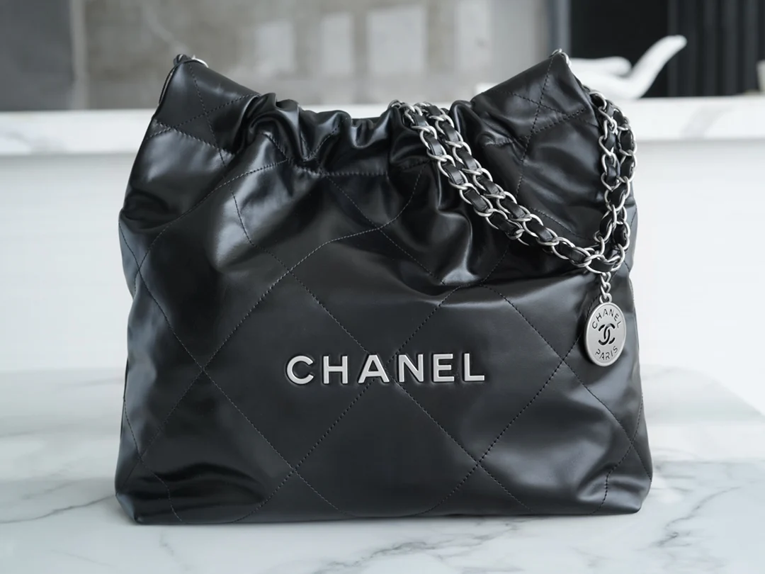 Сумка Chanel 22p 22bag, маленькая, черная, с серебряной пряжкой - 1 шт.