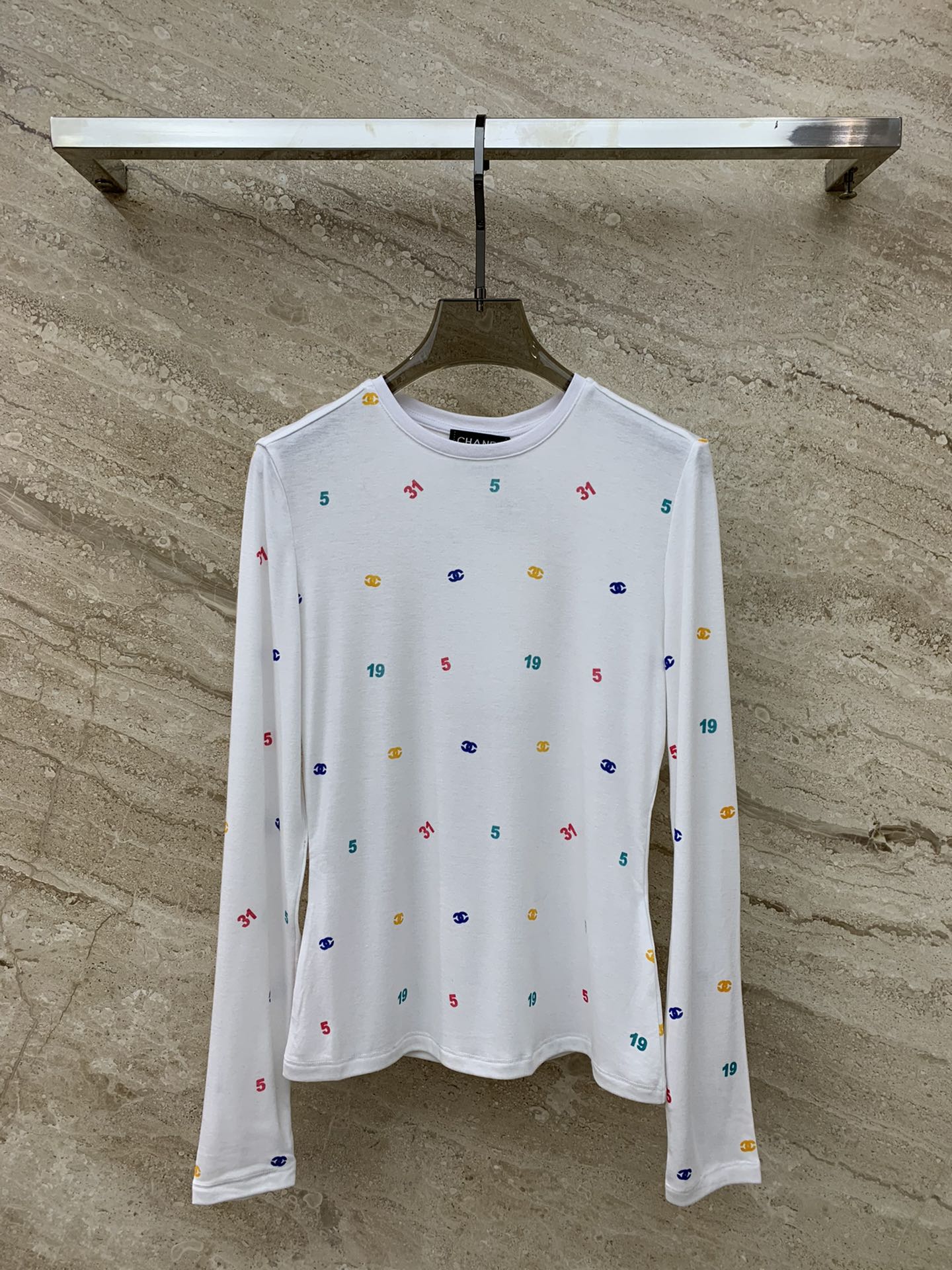 Chanel 2403 - Футболка с длинными рукавами и ярким логотипом