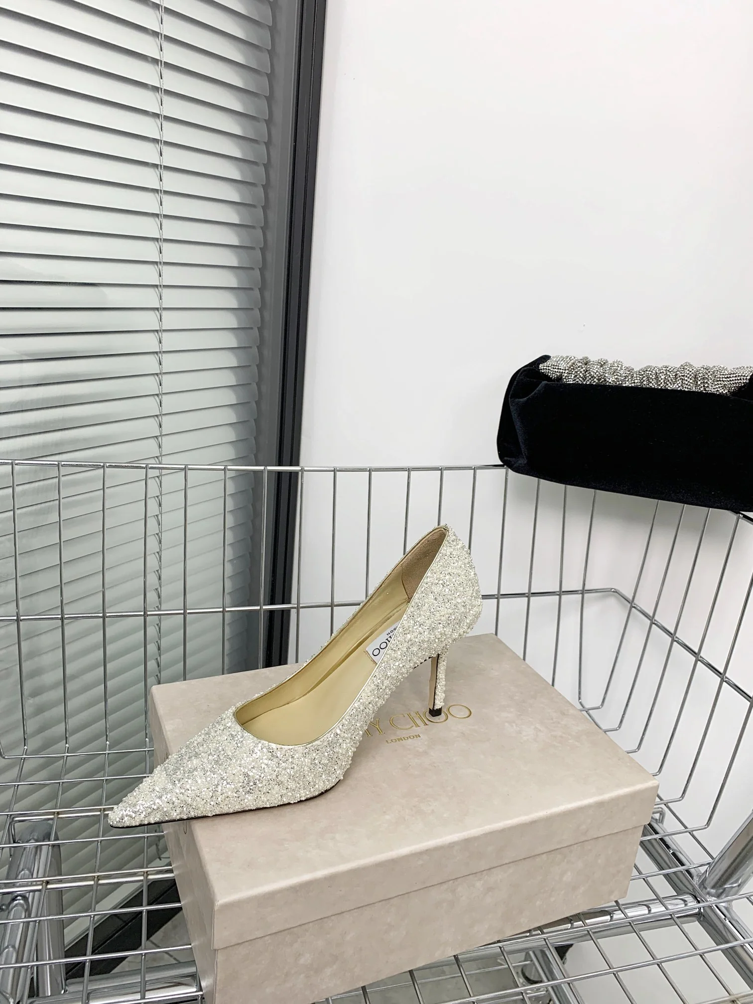 Новые поступления коллекции Jimmy весна/лето 2022 - Туфли на высоком каблуке с пайетками - 4