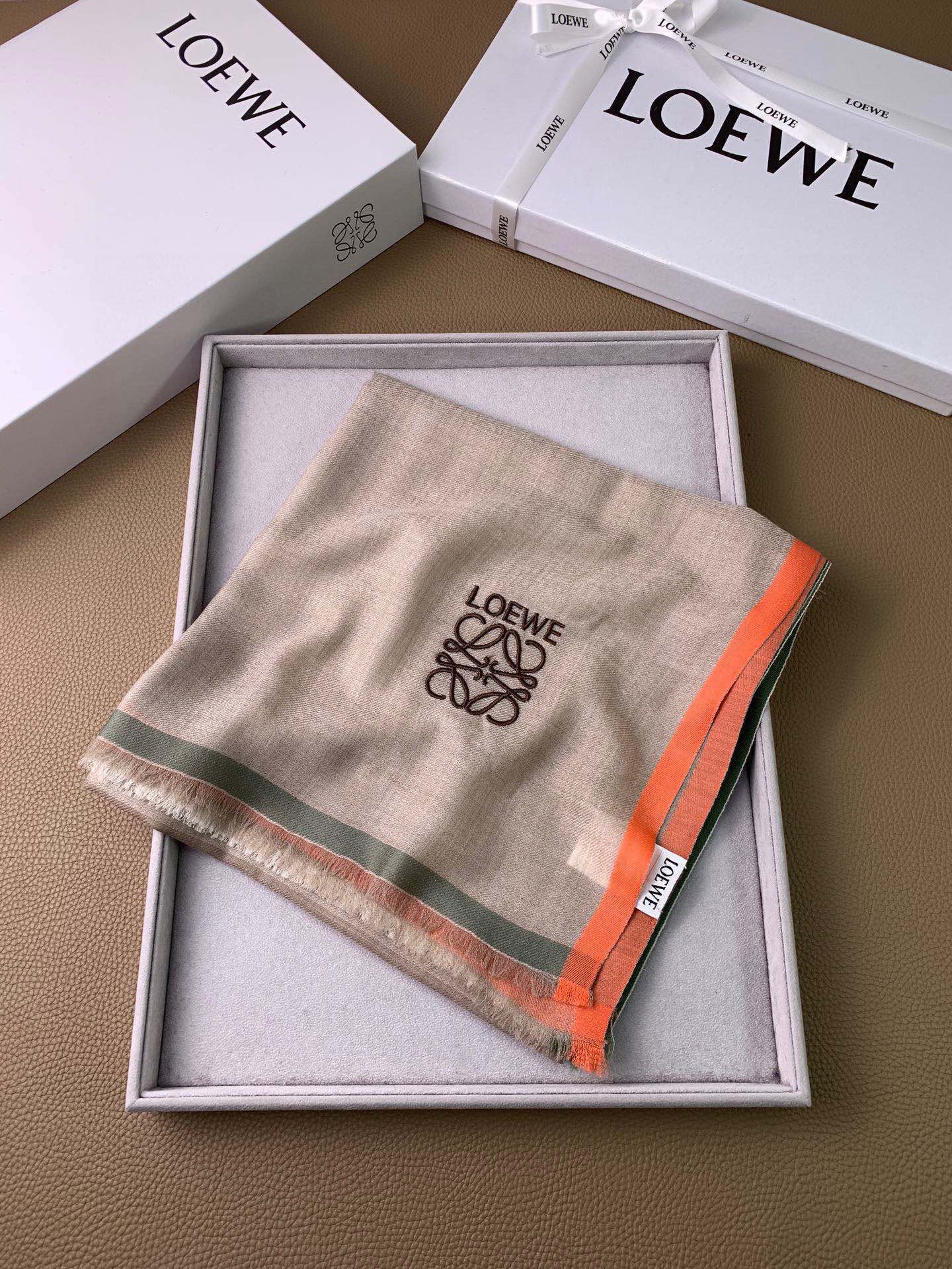 Lolwei - Маленький шарф из золотых и серебряных нитей - 110 см - 100 г - Кашемир