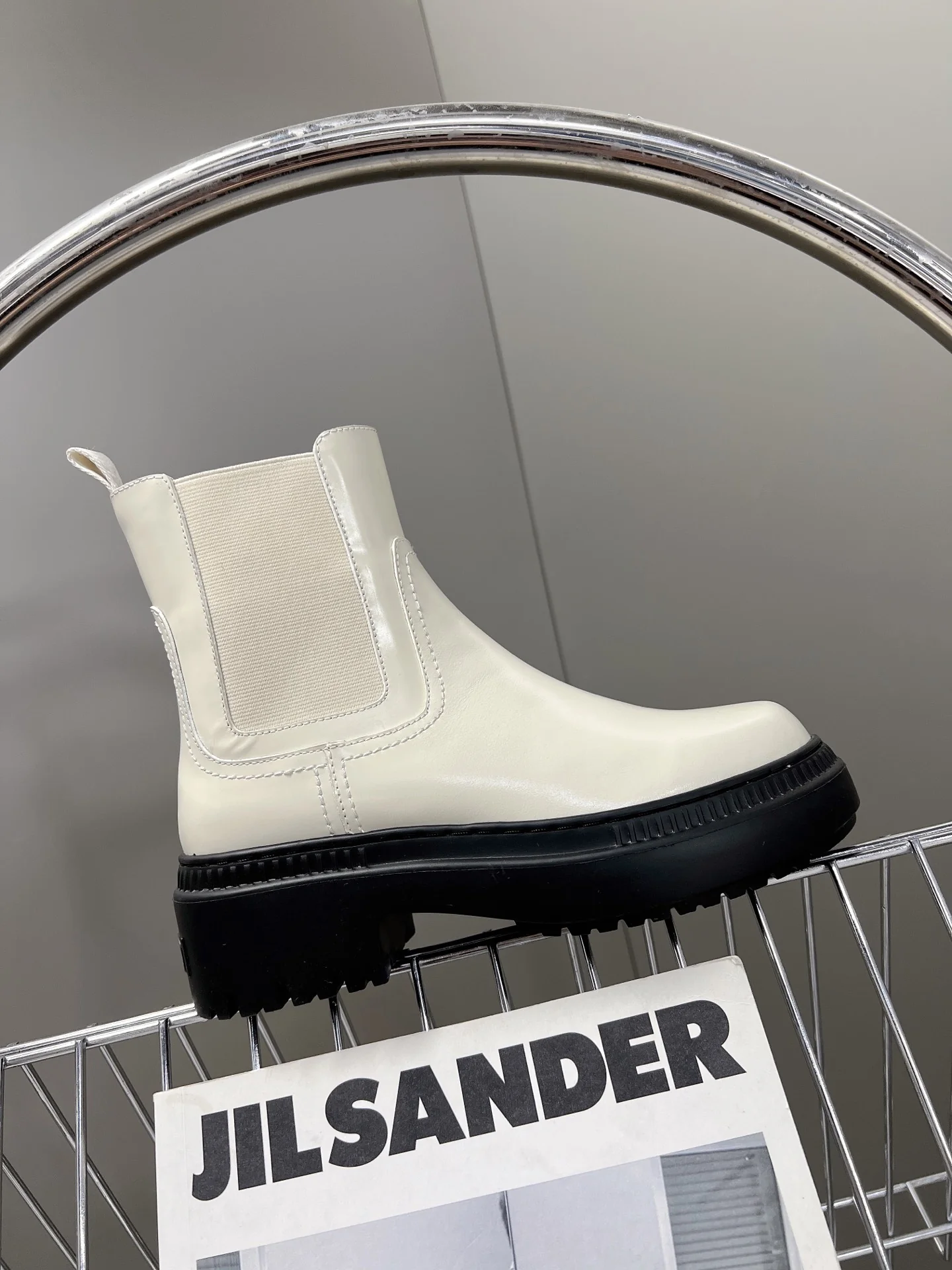 Новинка весны 2022 года от Fendi - Ботильоны - Белые