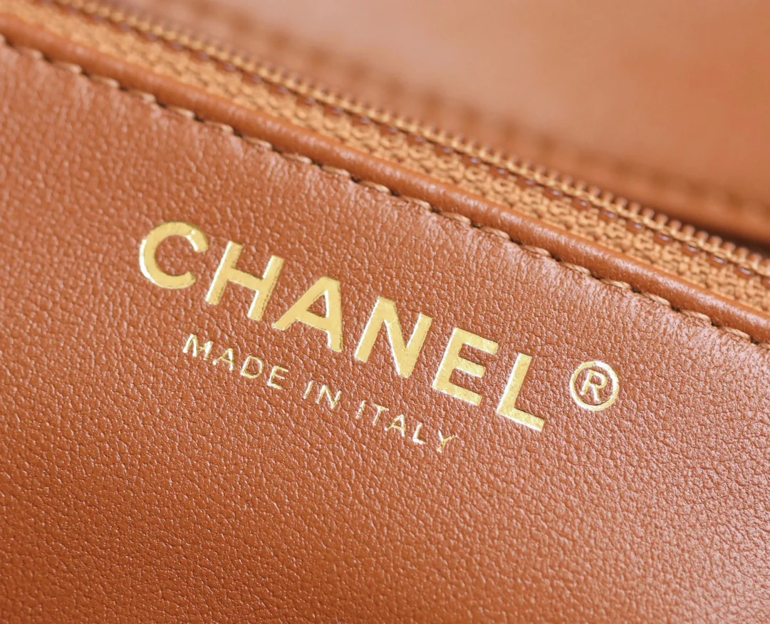 Сумка Chanel с клапаном и цепочкой в ??виде плюшевого мишки из 24-каратного золота (маленькая).